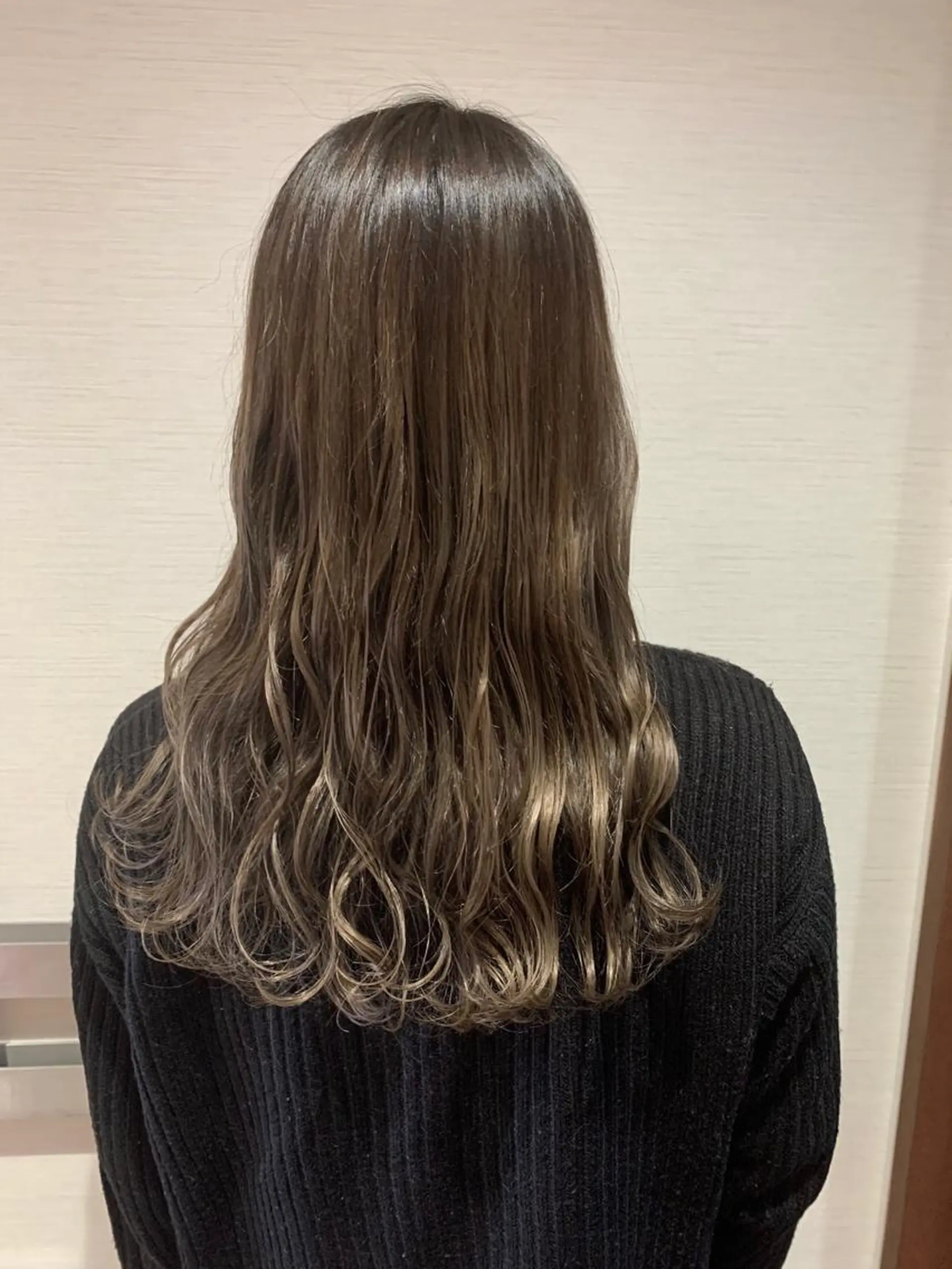 ロング カラー 蓮見  友里のヘアスタイル