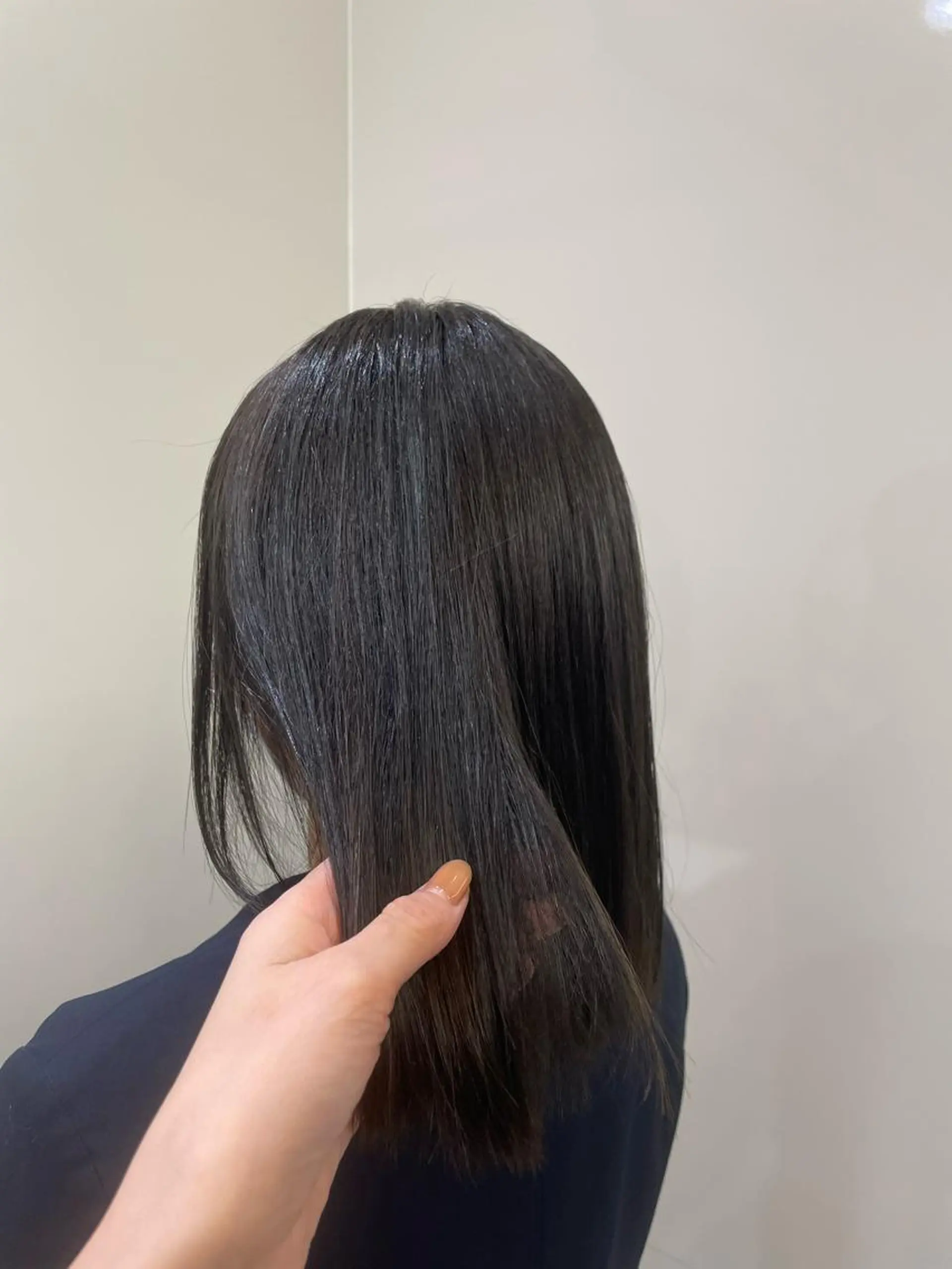 ミディアム 安達 萌花のヘアスタイル