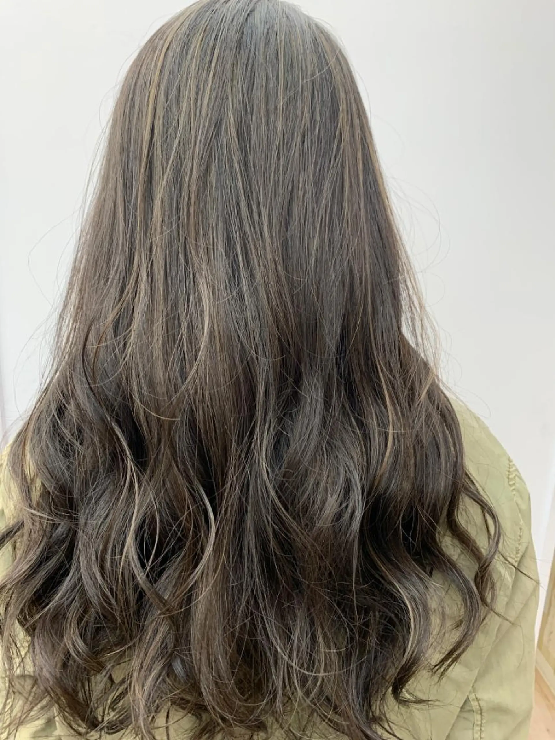 ロング カラー ブリーチ ケアブリーチ ハイライトカラー イルミナカラー ハイライト fhami 店長 髪質改善　DAITOのヘアスタイル