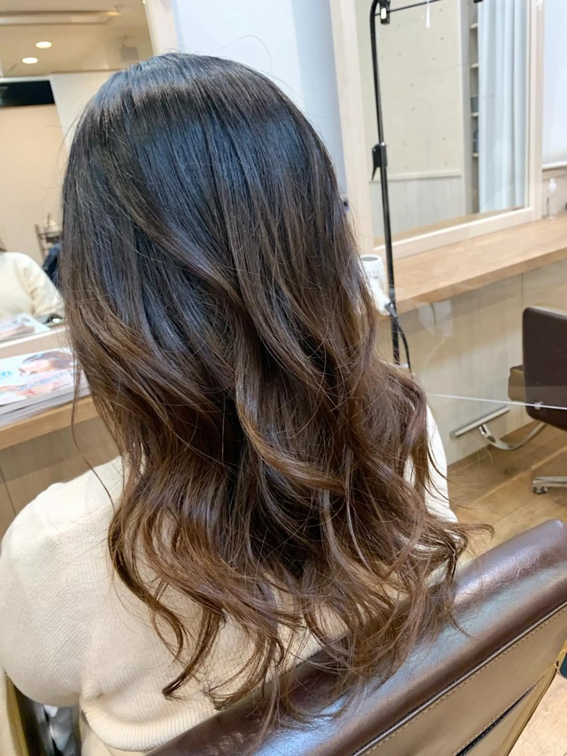 ロング カラー ブリーチ グラデーションカラー ブリーチなしカラー カット ヘアカラー yuri🌼 NUMBER 天王寺のヘアスタイル