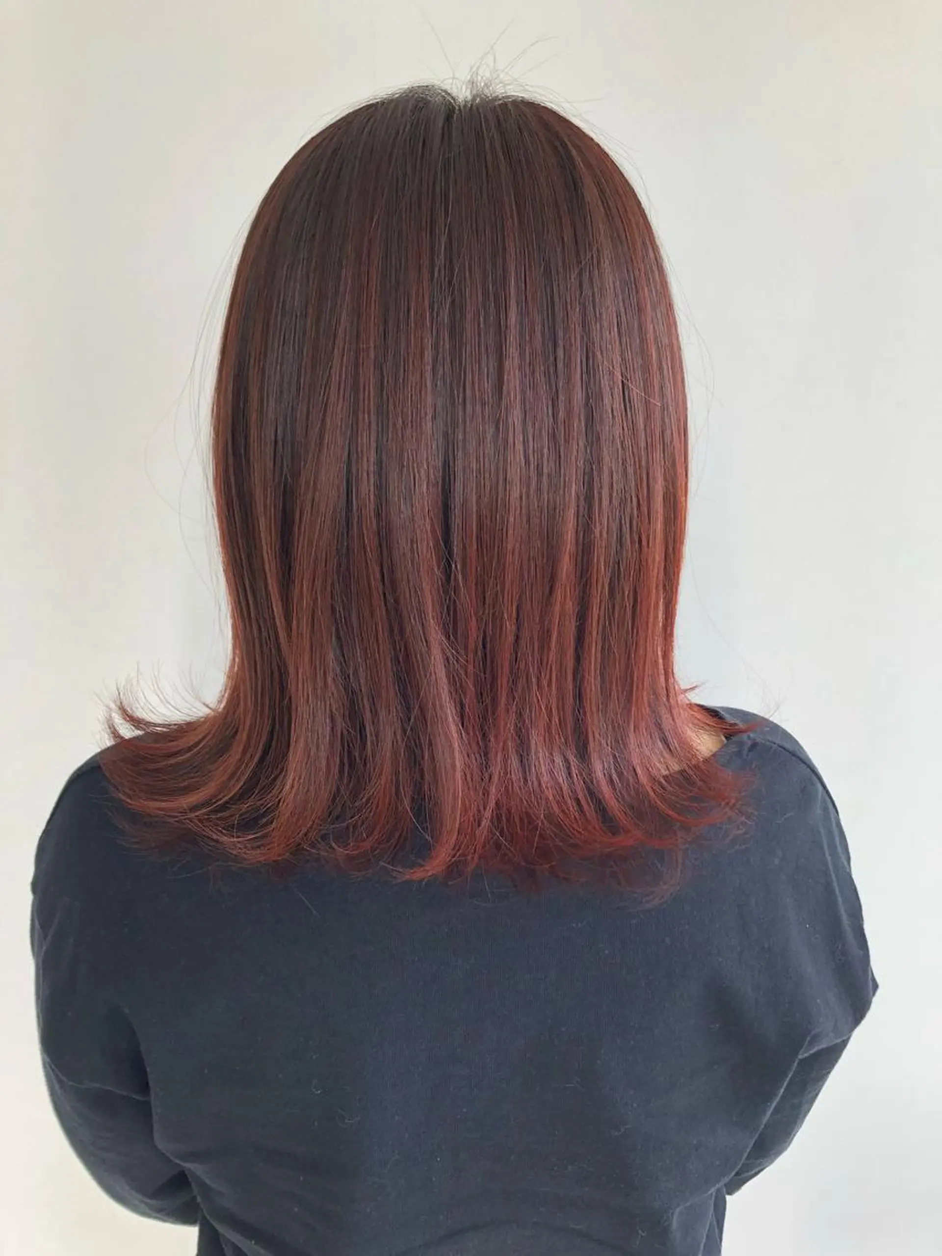 ミディアム カラー 松浦 圭希のヘアスタイル