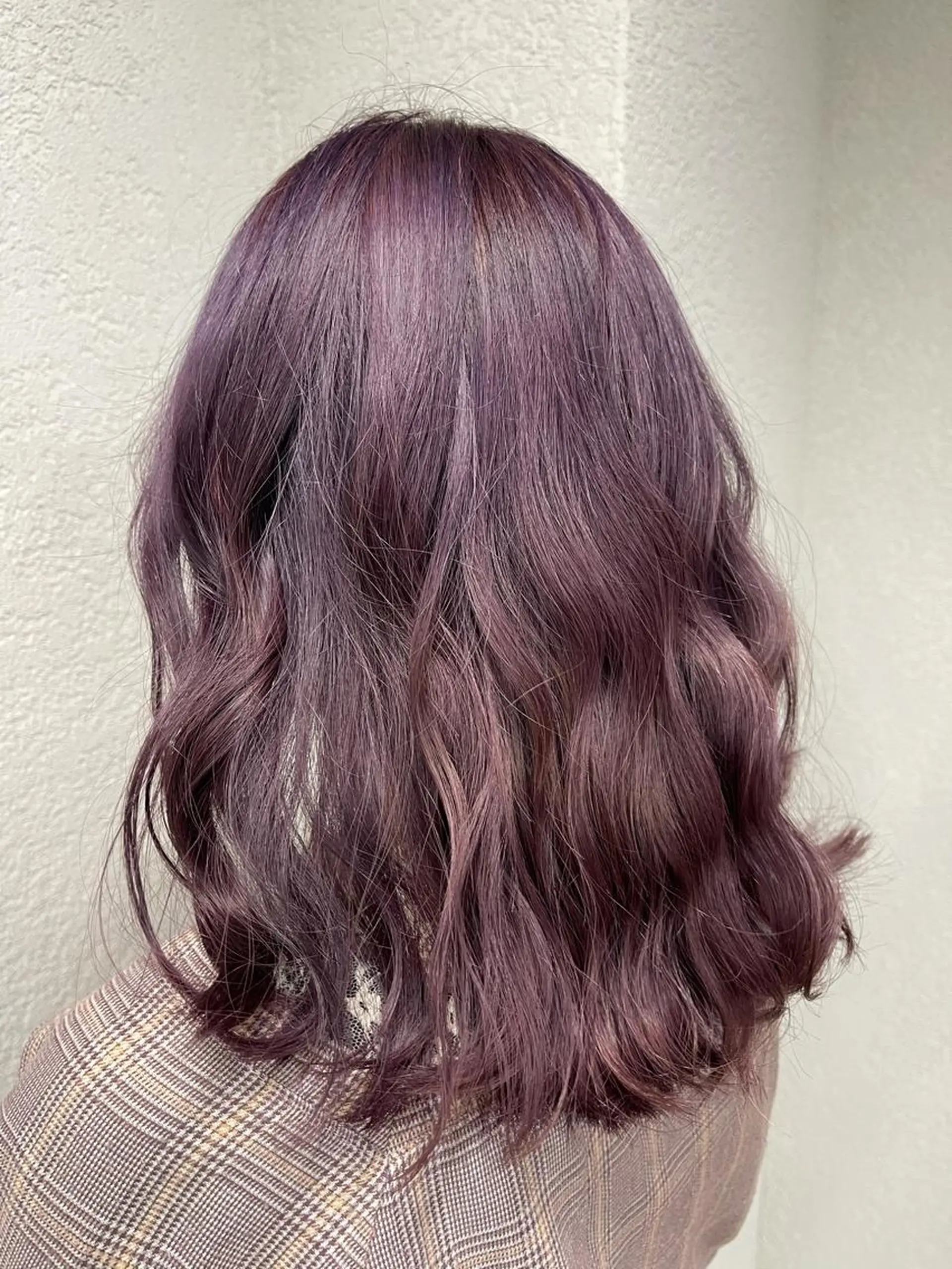 ミディアム カラー ラベンダーカラー ヘアカラー トリートメント 槙川 郁弥のヘアスタイル