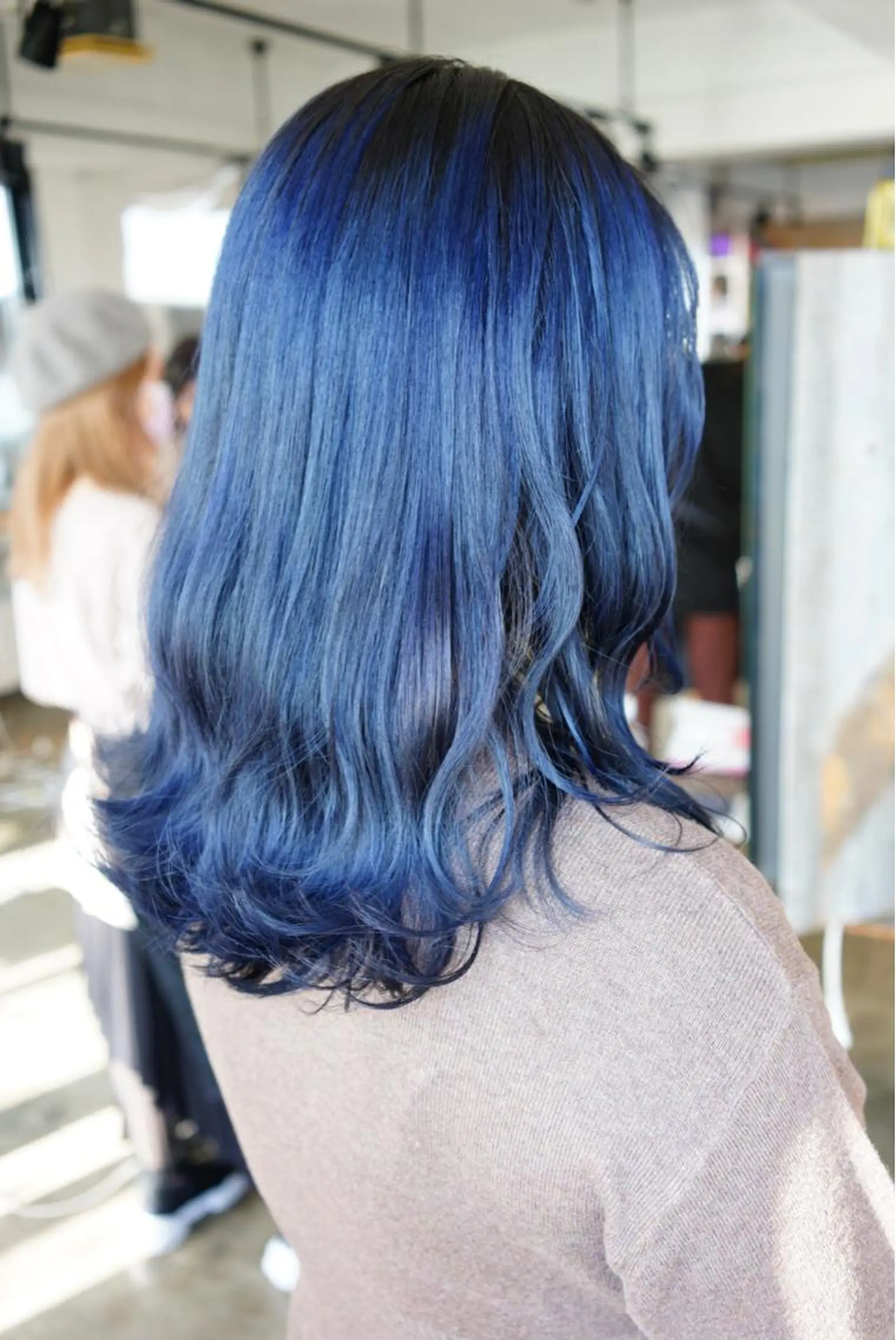 セミロング カラー ブルーカラー ネイビーカラー ヘアカラー トリートメント ハイトーン/レイヤー /ケアブリーチ石川治のヘアスタイル