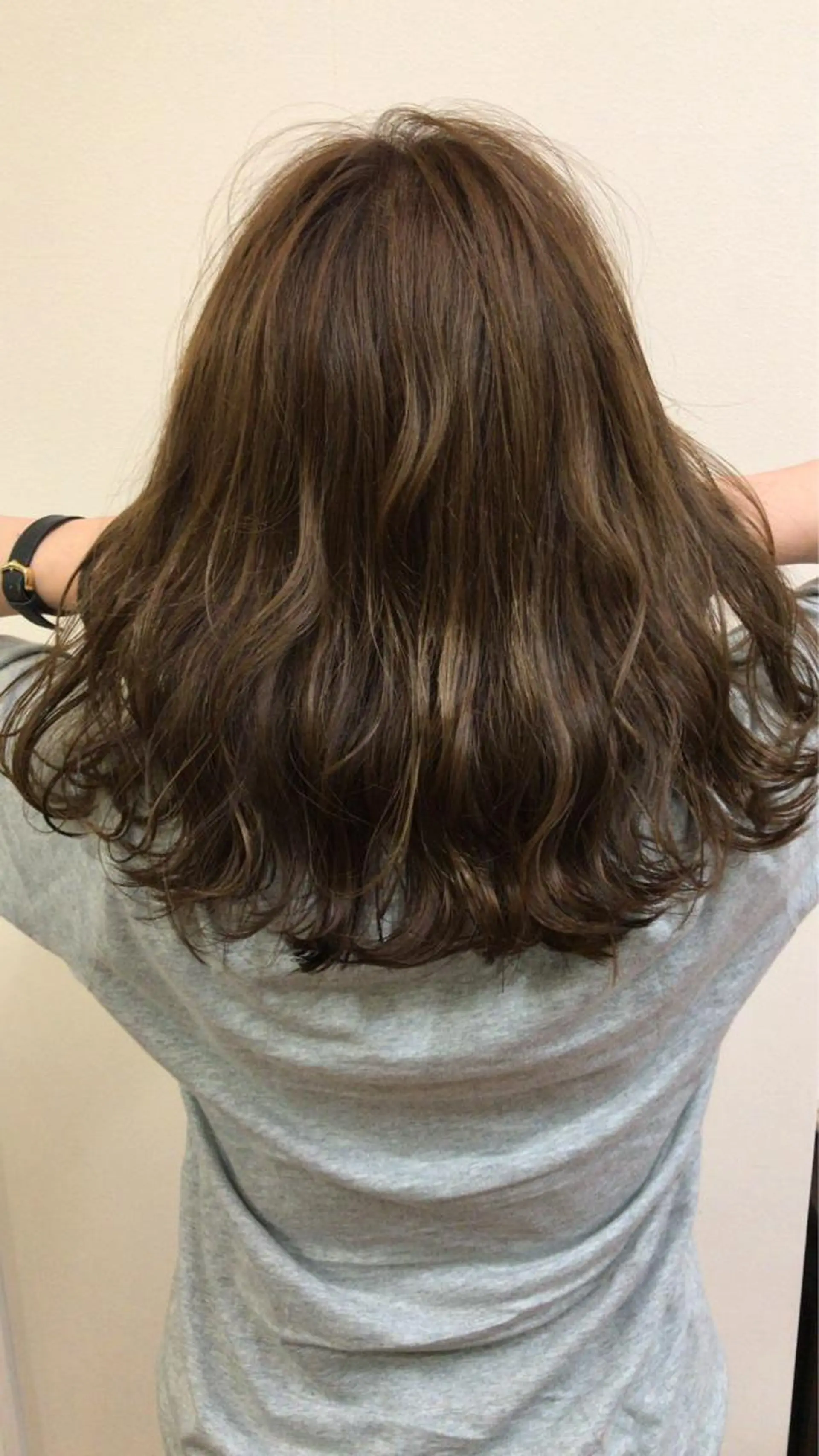 セミロング カラー ヨシダ トオルのヘアスタイル