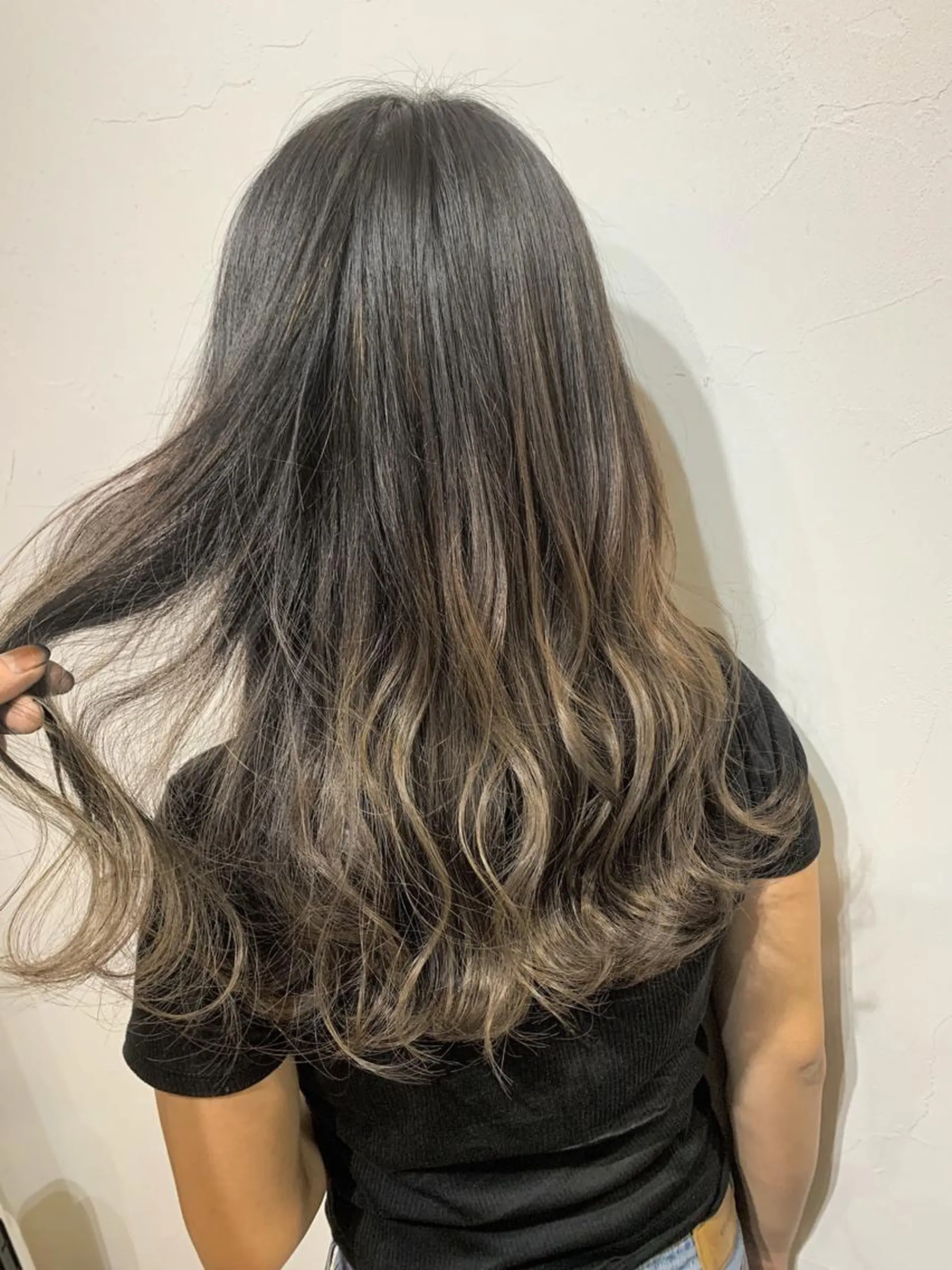 セミロング カラー グラデーションカラー グレージュ 柾本 寛貴のヘアスタイル