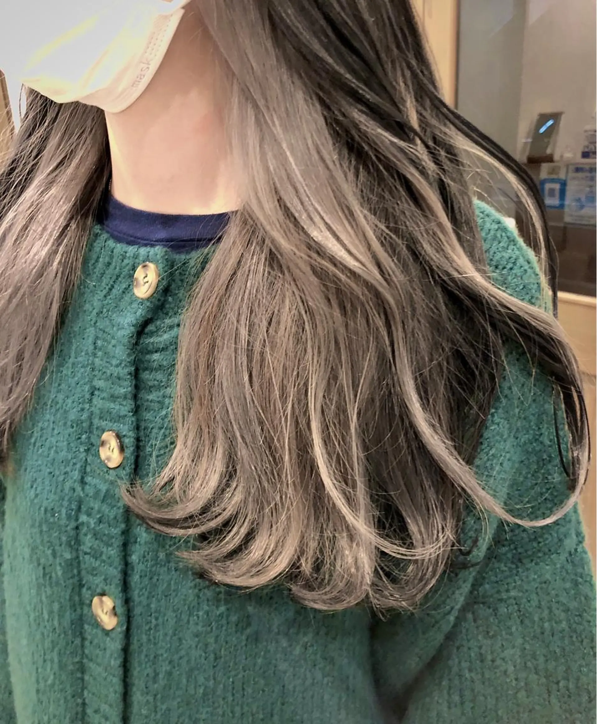 ロング カラー パーマ ヘアアレンジ ベージュカラー イヤリングカラー インナーカラー ミルクティーベージュ ホワイトベージュ ヘアカラー 【ツヤ髪美容師】 ツダケイスケのヘアスタイル