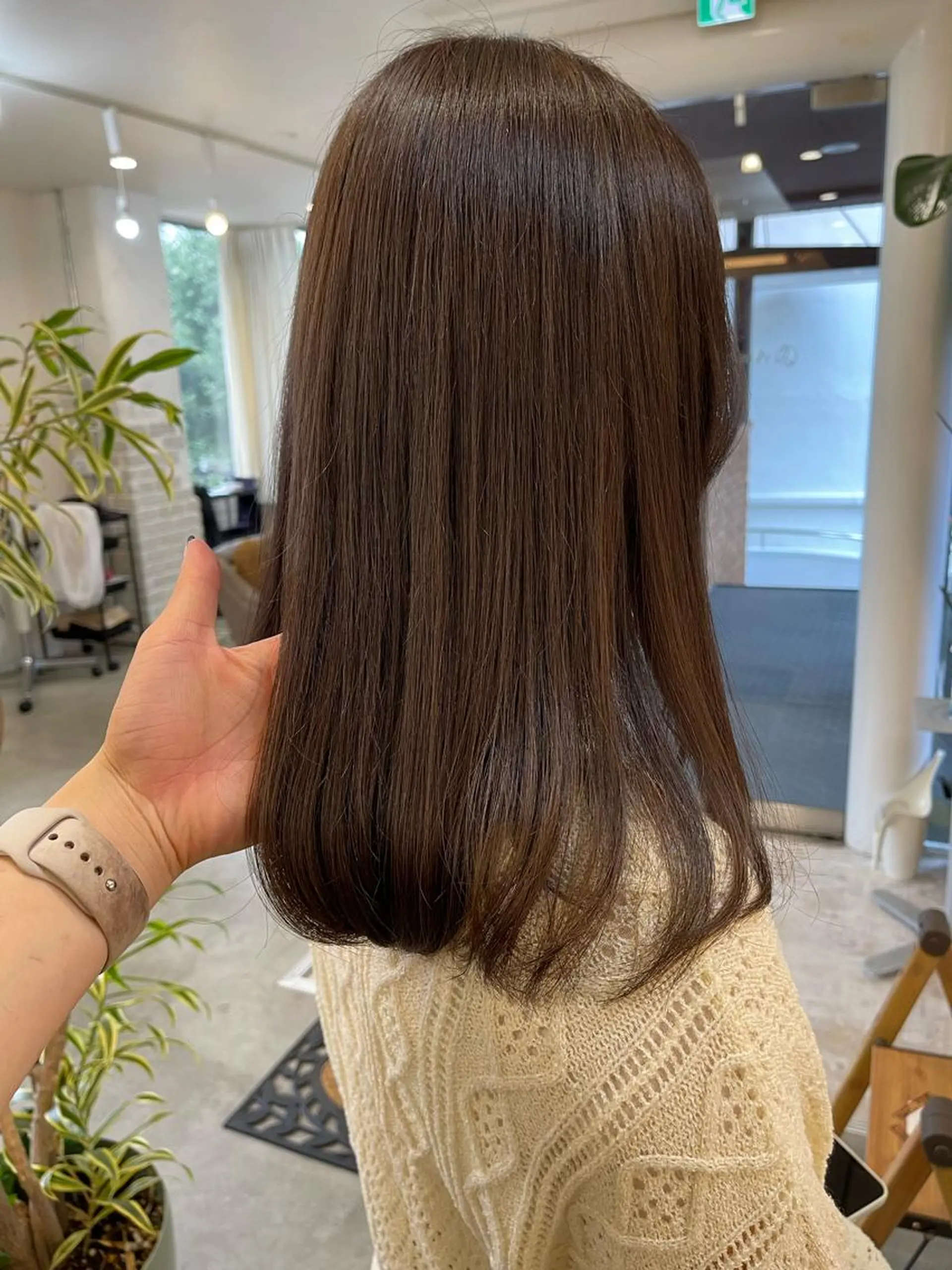 セミロング カラー ヘアアレンジ ブラウンカラー 透明感カラー グレージュ 中堀 遥のヘアスタイル