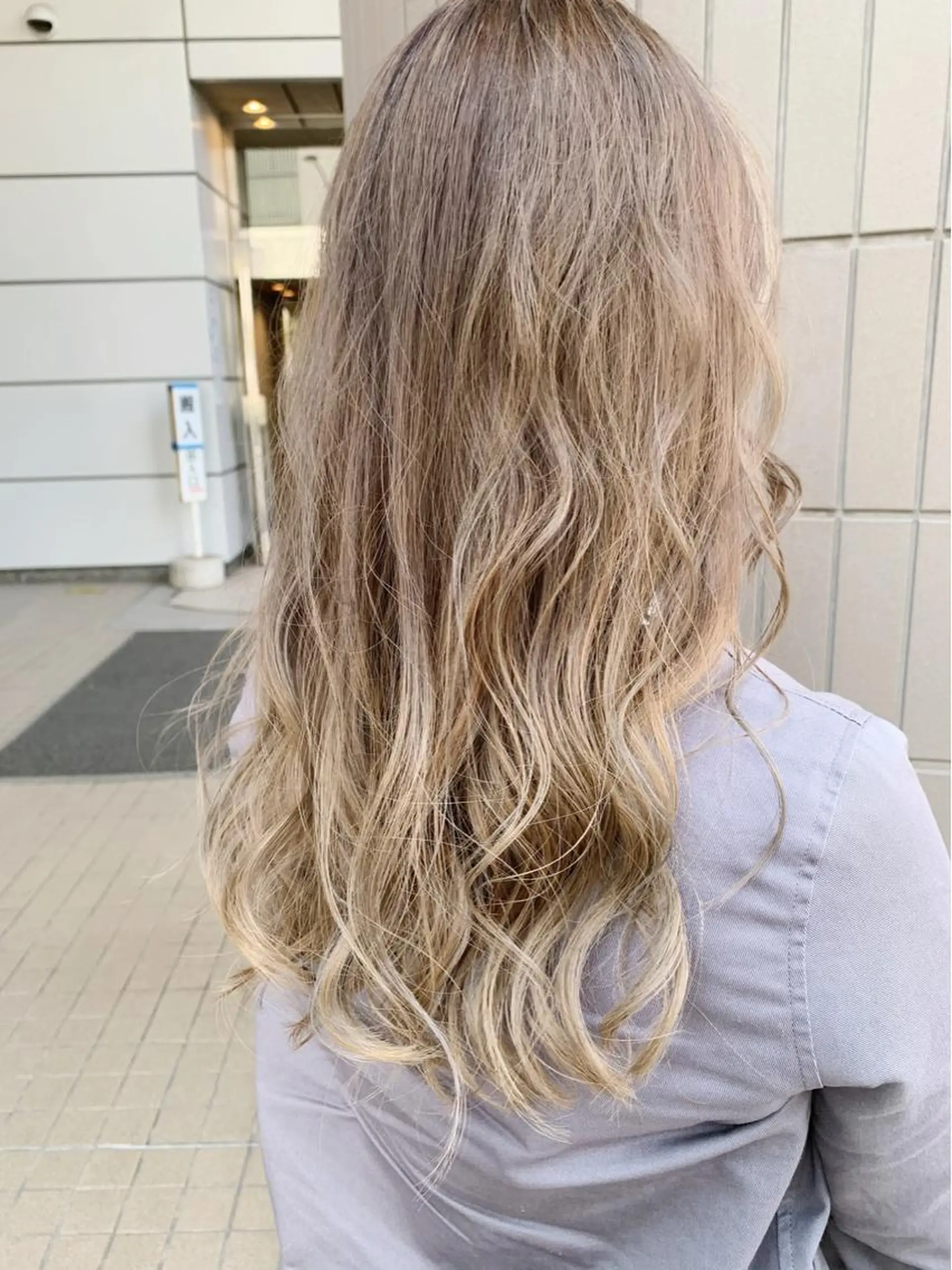 ロング カラー バレイヤージュ レイヤーカット Zina天王寺 CHIAKIのヘアスタイル