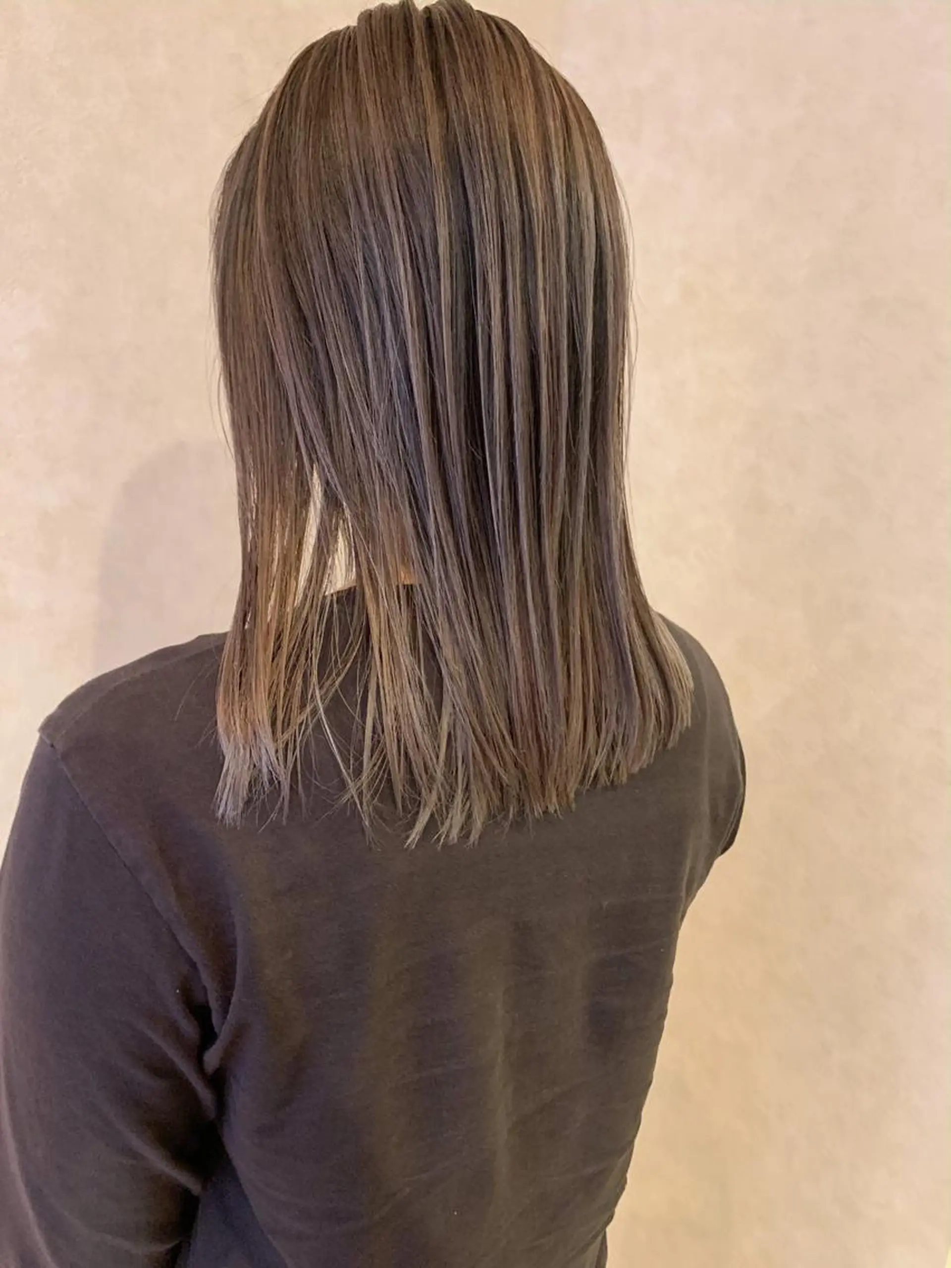 ミディアム Lit.豊橋 夏目のヘアスタイル