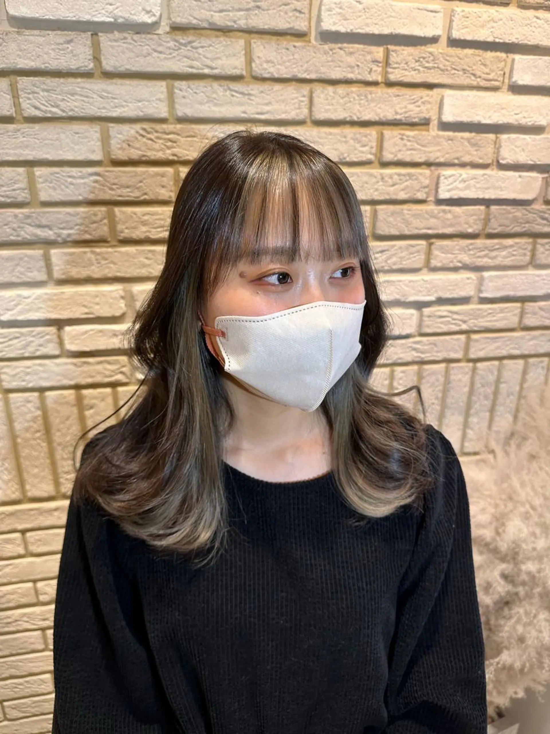 セミロング カラー ブリーチ グレージュ インナーカラー トリートメント カット Sakura .のヘアスタイル