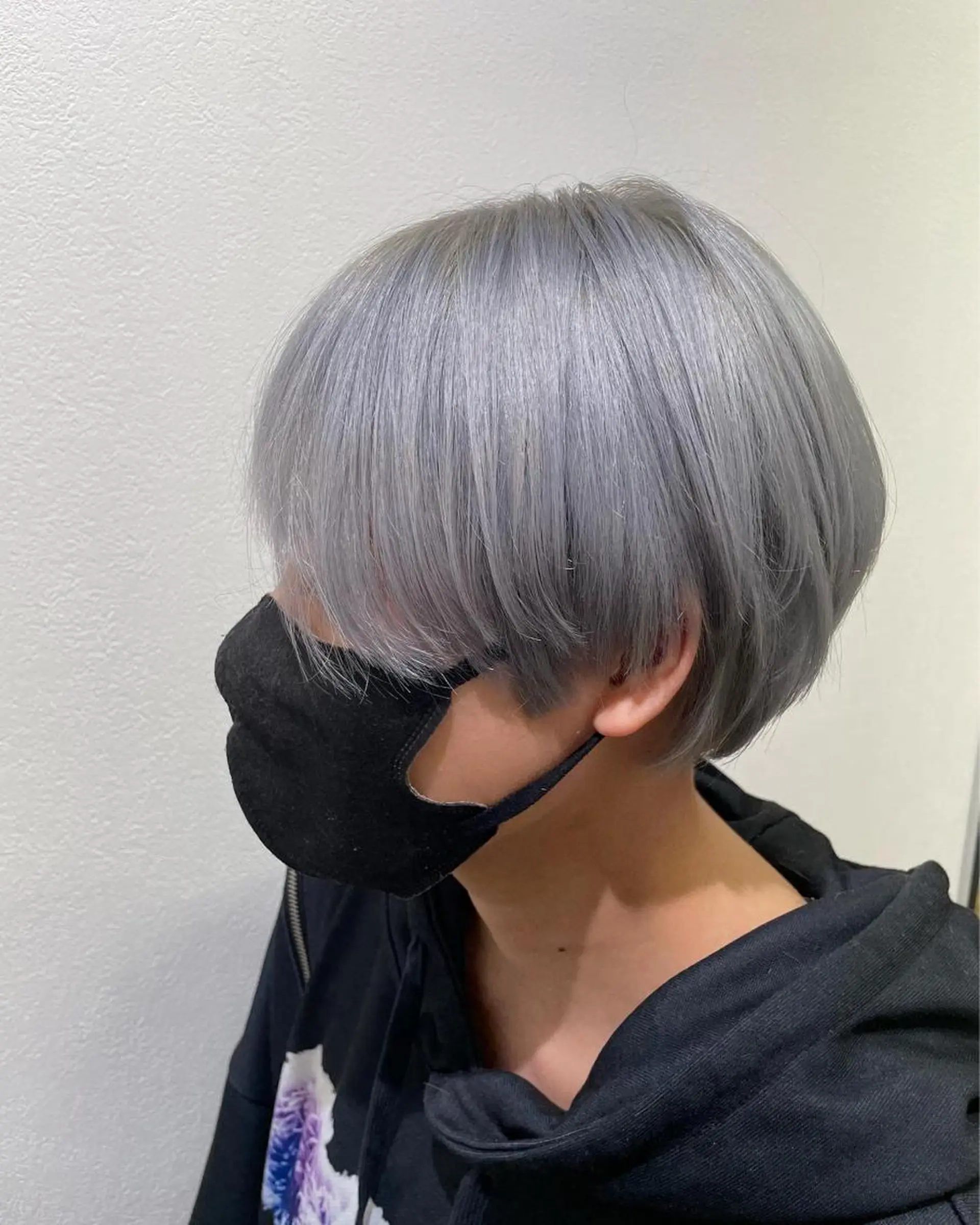 ショート カラー 渡部凌我 小顔ウルフ ハイトーンカラーのヘアスタイル