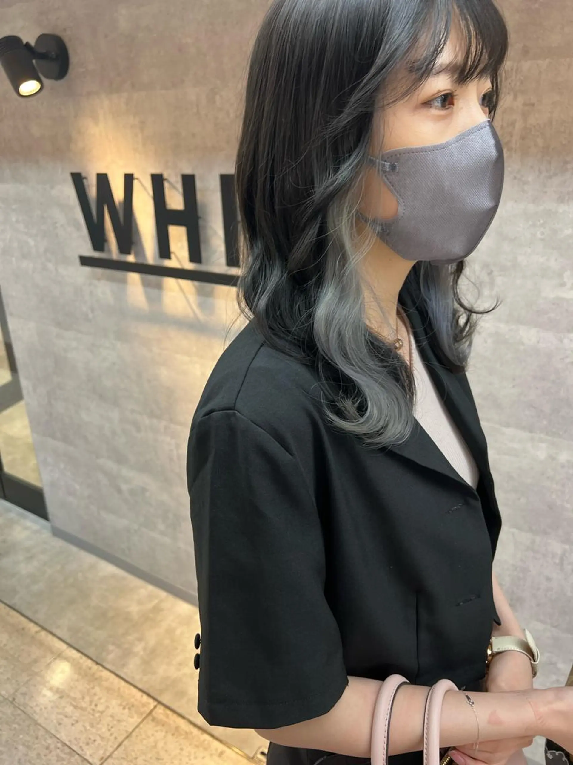 セミロング ヘアカラー トリートメント アンダーバーホワイト 堺東店のヘアスタイル