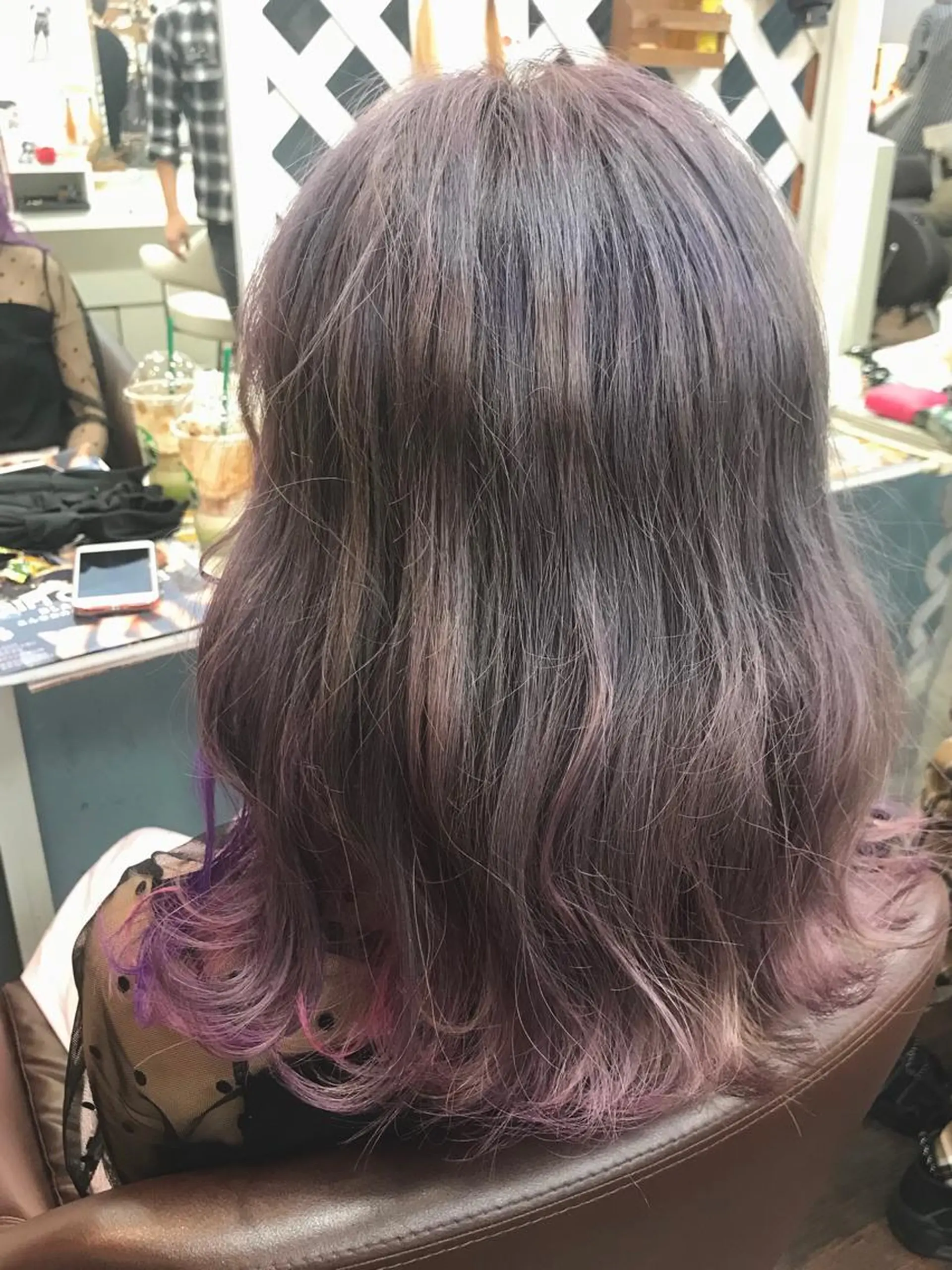 セミロング カラー 岩谷/ブリーチ 🪽透明感カラーのヘアスタイル