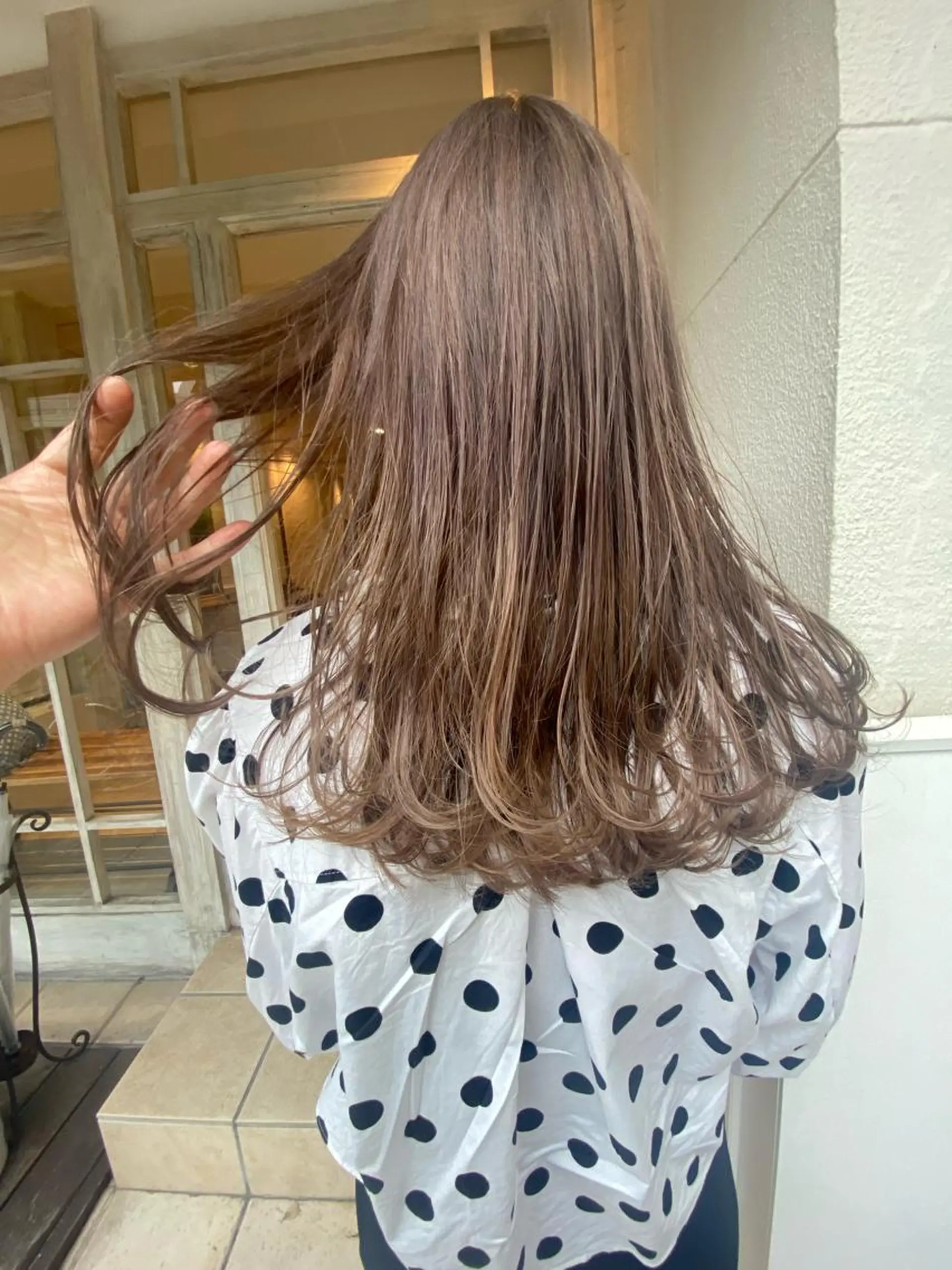 ロング ラベンダーベージュ カット ヘアカラー トリートメント Musiiik hairのヘアスタイル