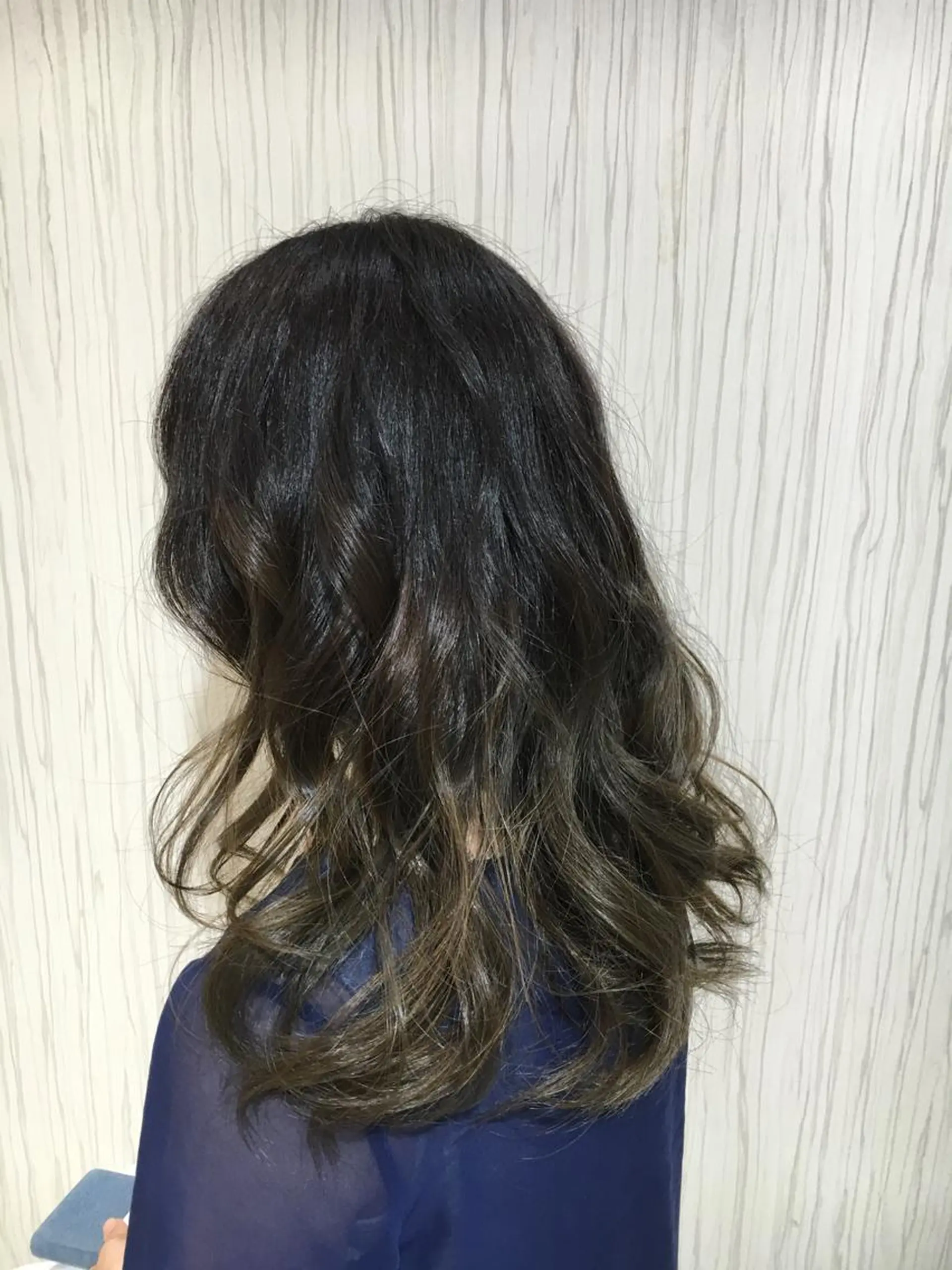 セミロング ロング カラー 黒髪 ブルーカラー ブルーブラック グラデーションカラー グレージュ ✨艶髪✨透明感✨ 山内大樹のヘアスタイル