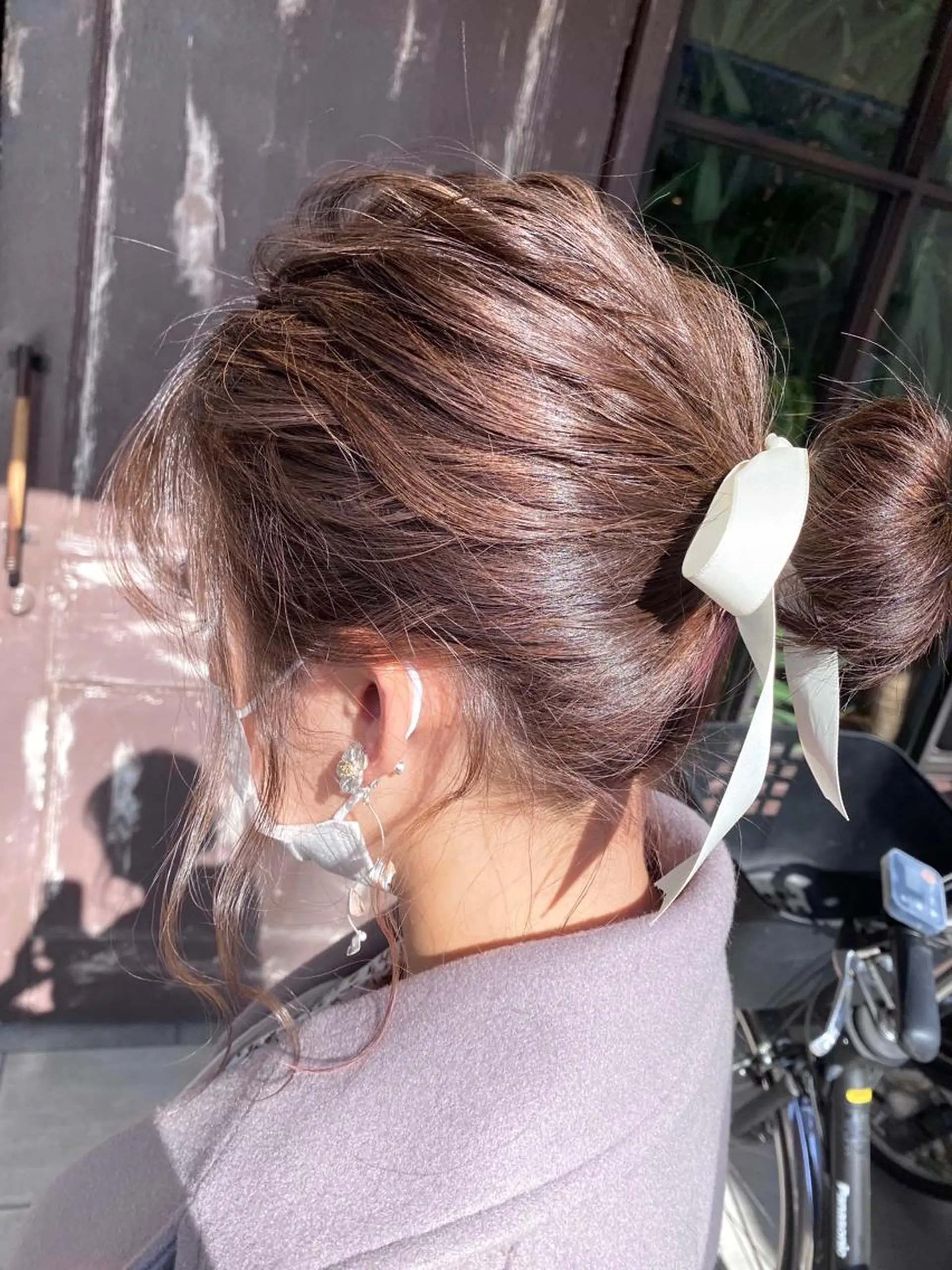 ミディアム カラー お団子ヘア ラベンダーカラー 川越 輝梨奈のヘアスタイル