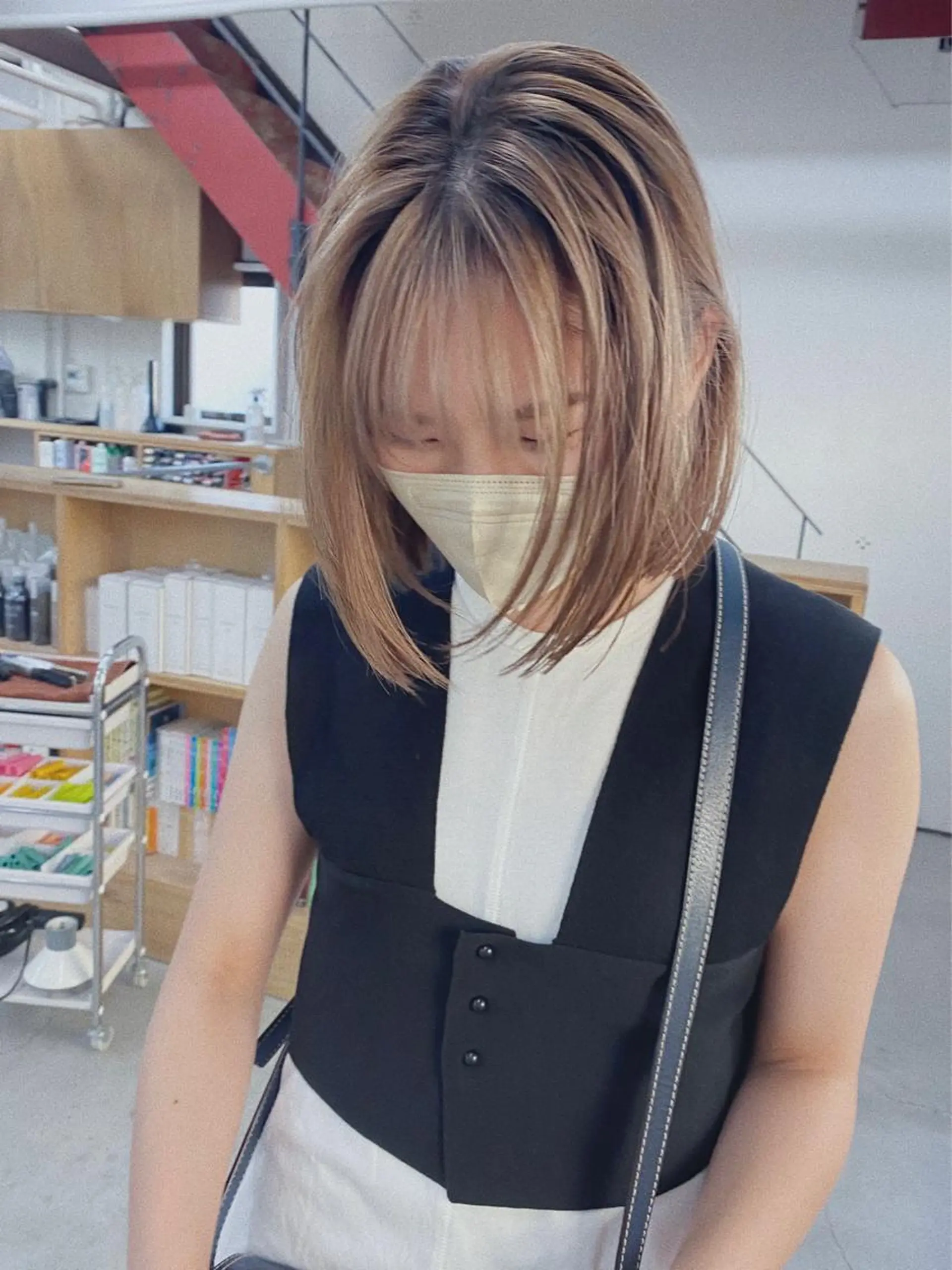 ミディアム カラー ヘアアレンジ ベージュカラー ブリーチ ブロンド ブロンドベージュ ケアブリーチ カット ヘアカラー トリートメント ニュアンスヘア🌔 nanakoのヘアスタイル
