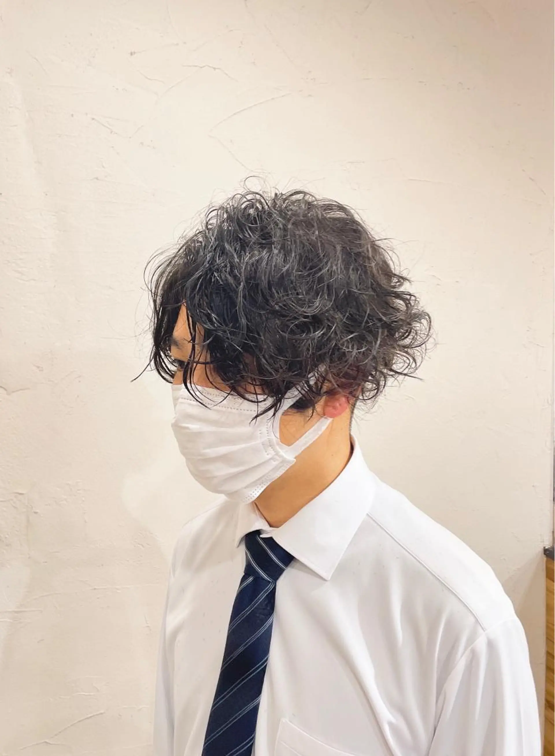 ミディアム パーマ メンズ ミディアムパーマ メンズパーマ 伸ばしかけ スパイラルパーマ かんばら りょーいのヘアスタイル