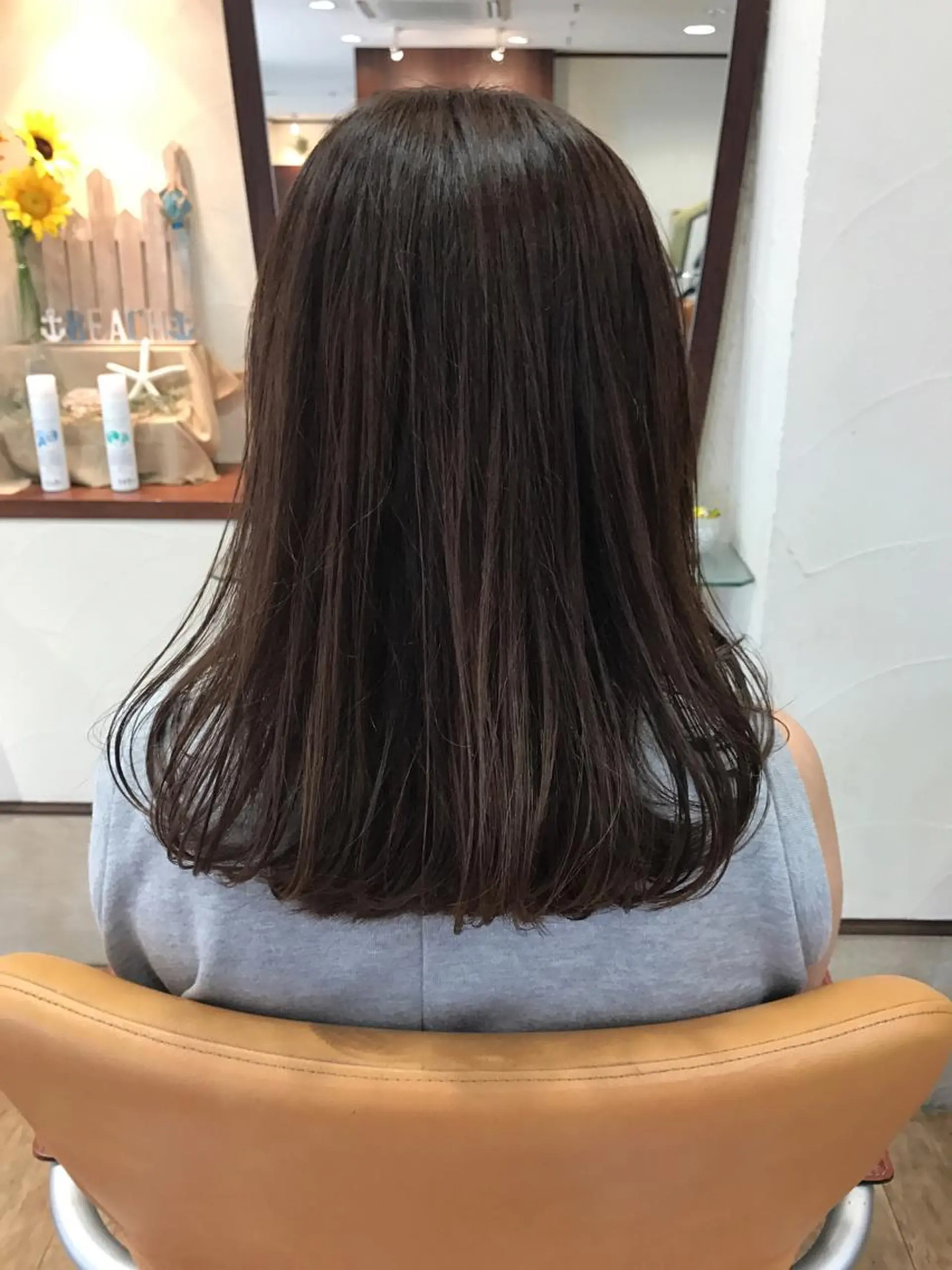 セミロング カラー ブラウンカラー ラベンダーカラー ラベンダーブラウン サプリームヘア 飯田みち瑠のヘアスタイル