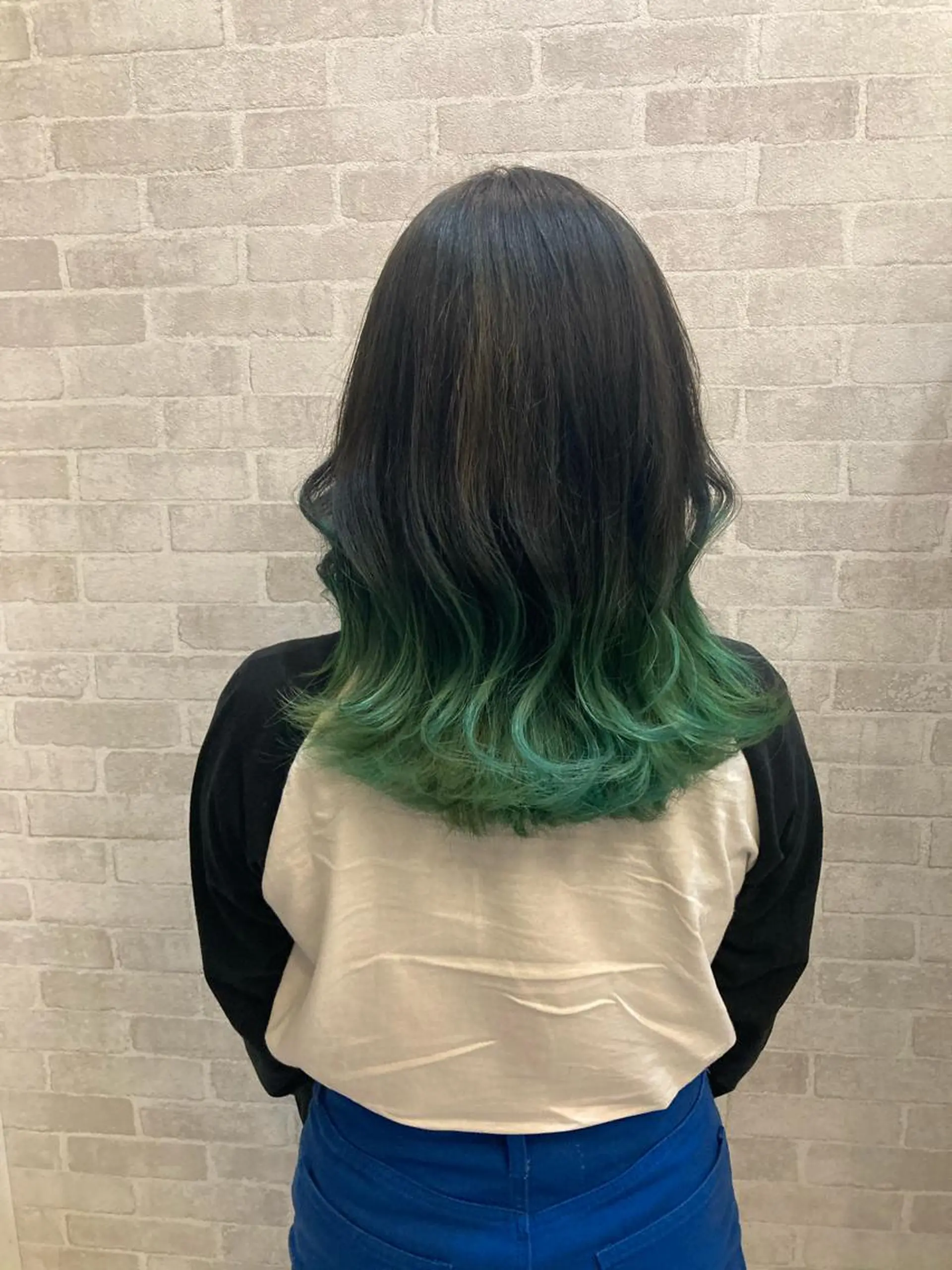 セミロング カラー ブリーチ Well‘s黒木🌿 レイヤー💎寒色のヘアスタイル