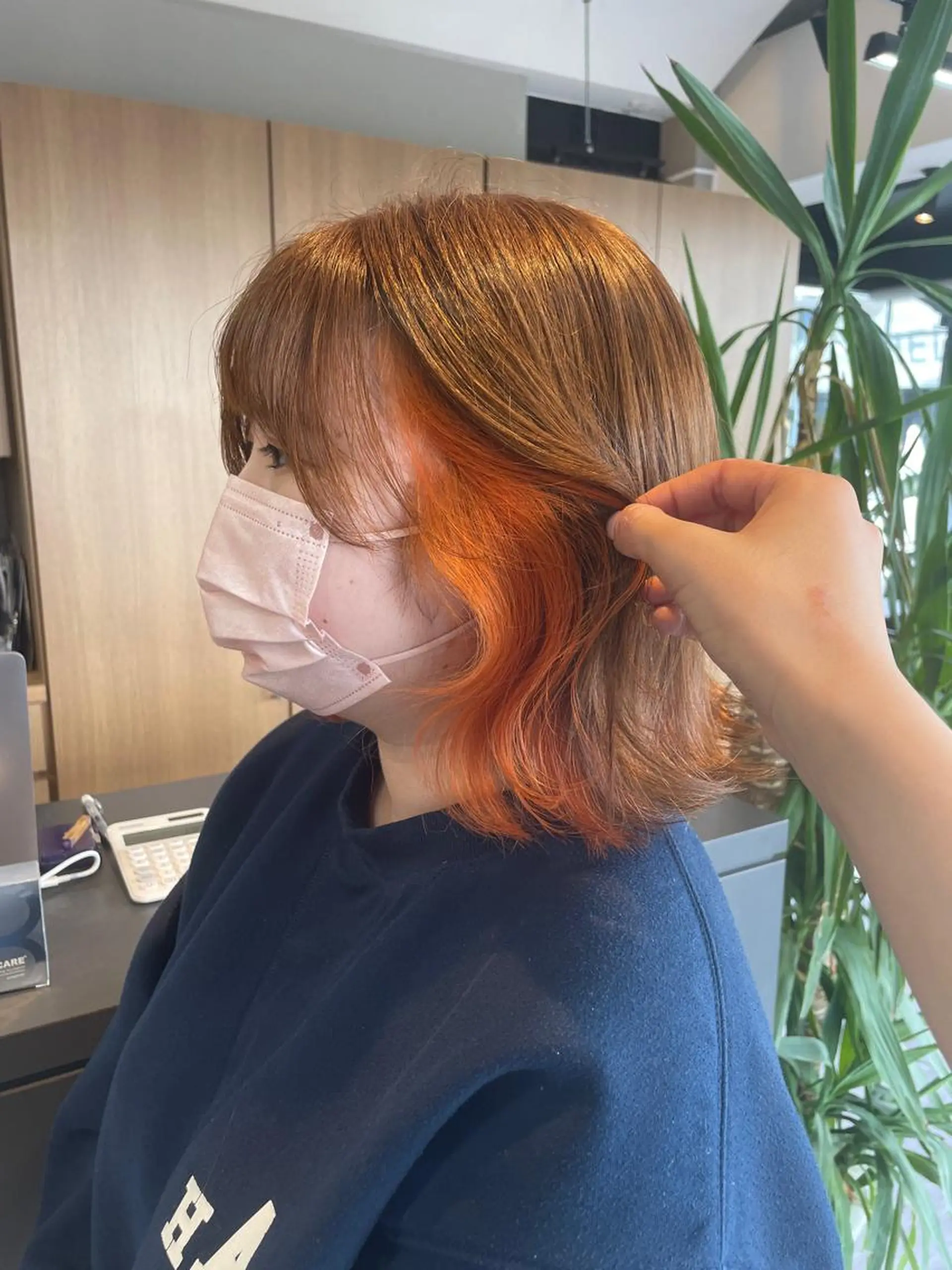 ミディアム カラー オレンジ マキノ キョウカのヘアスタイル