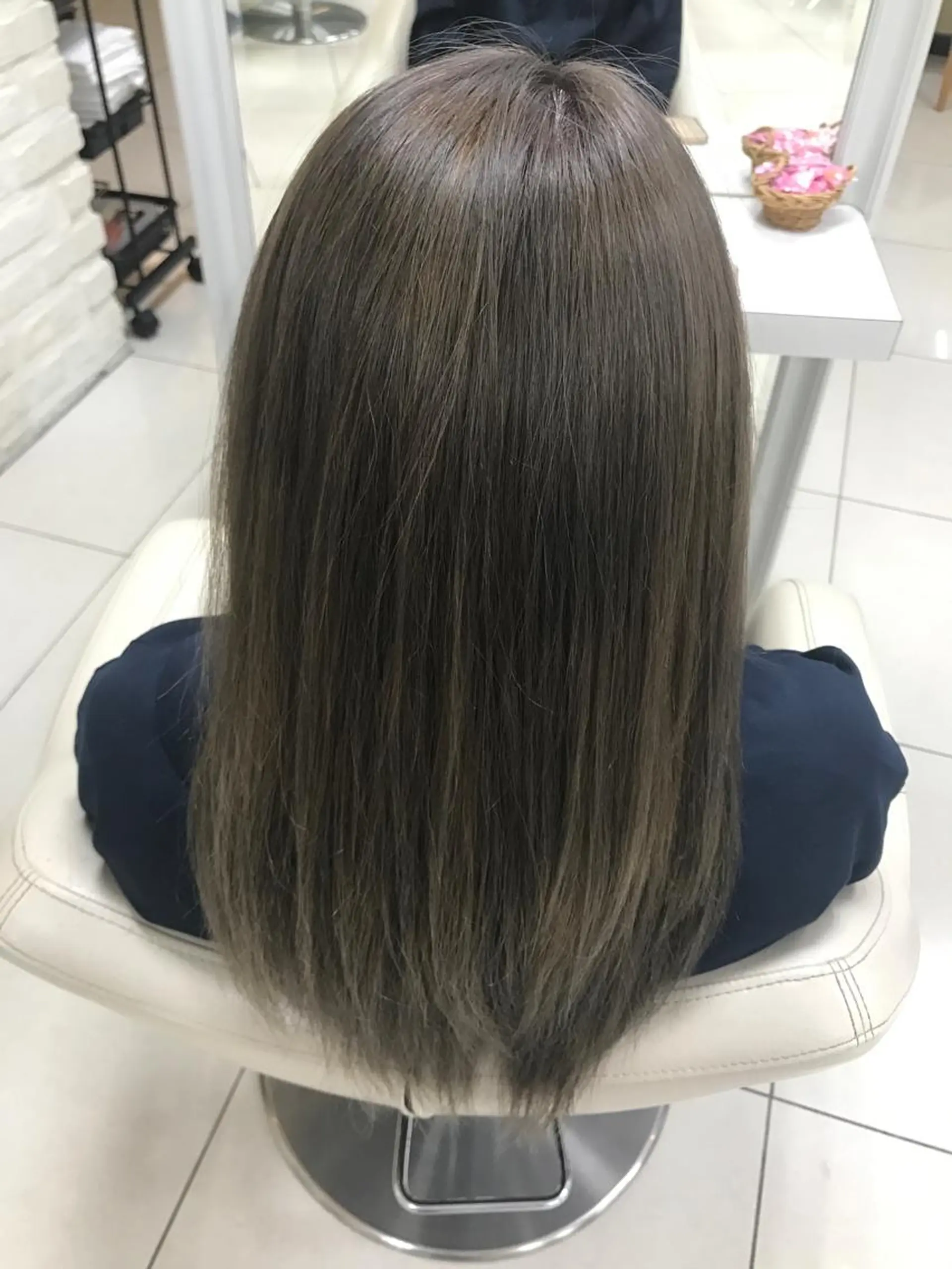 ロング カラー アッシュ ブリーチ 透明感カラー イルミナカラー 【暖色カラー特化】 中山由梨のヘアスタイル