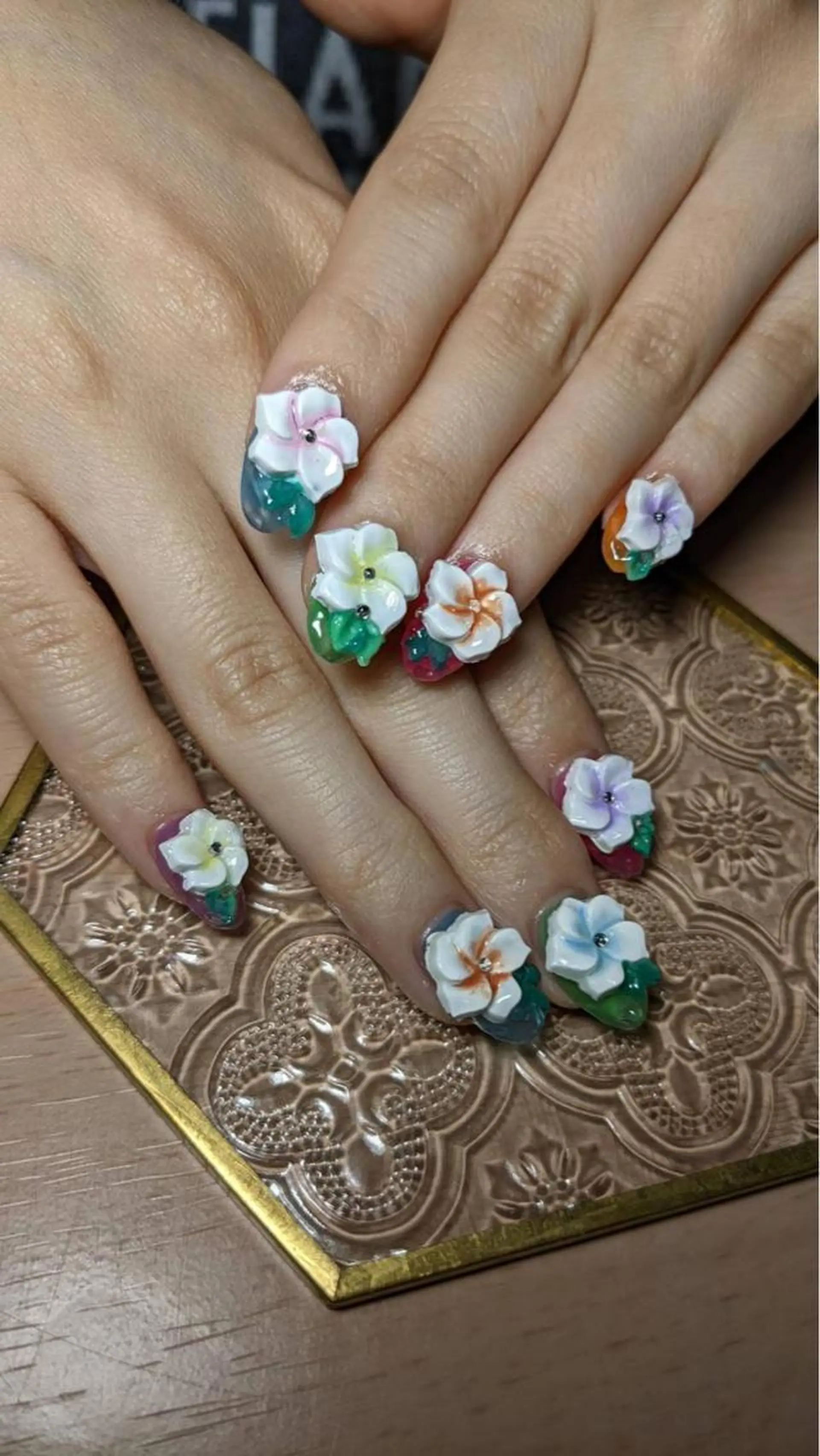 ネイル フラワー ムーンのネイルデザイン