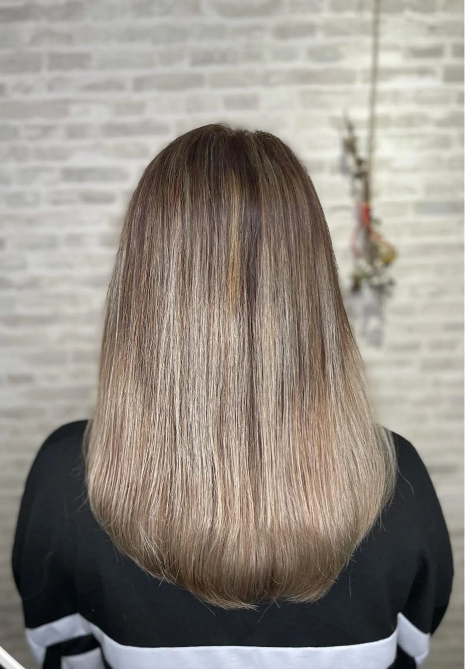 ミディアム カラー 平田 怜のヘアスタイル