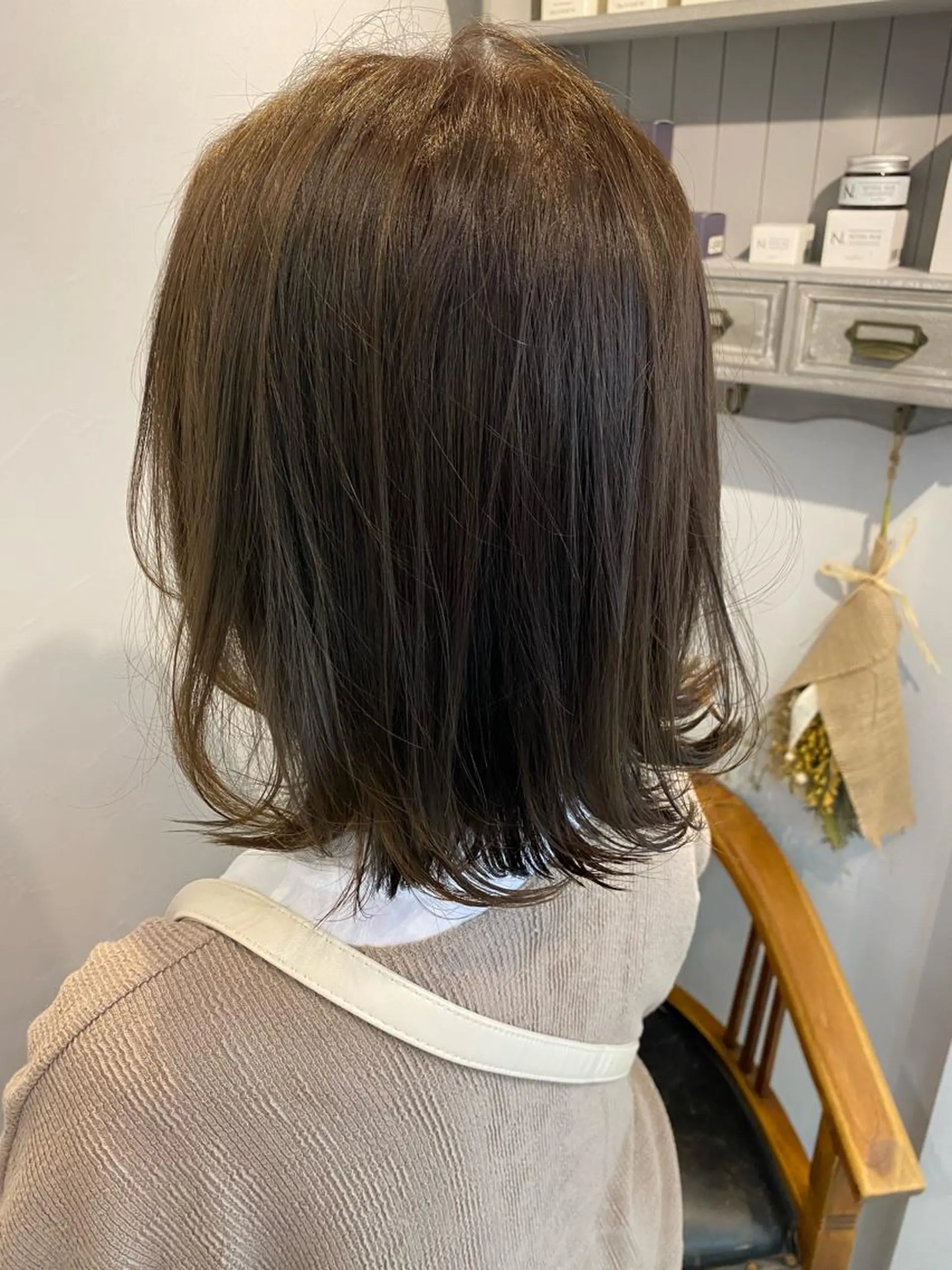 セミロング ボブ 外ハネヘア カット 西村 美羽のヘアスタイル