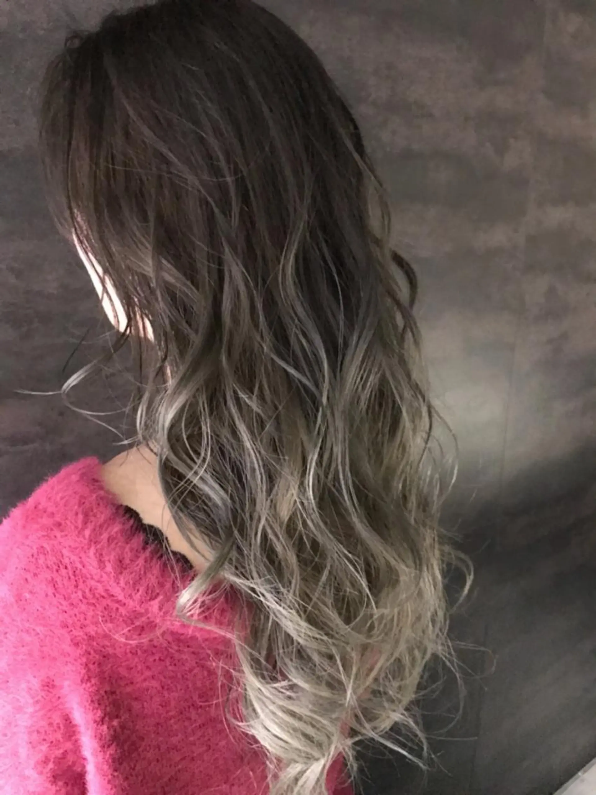 ロング カラー アッシュ ダークグレー グラデーションカラー ヘアカラー Eliss 堀江のヘアスタイル