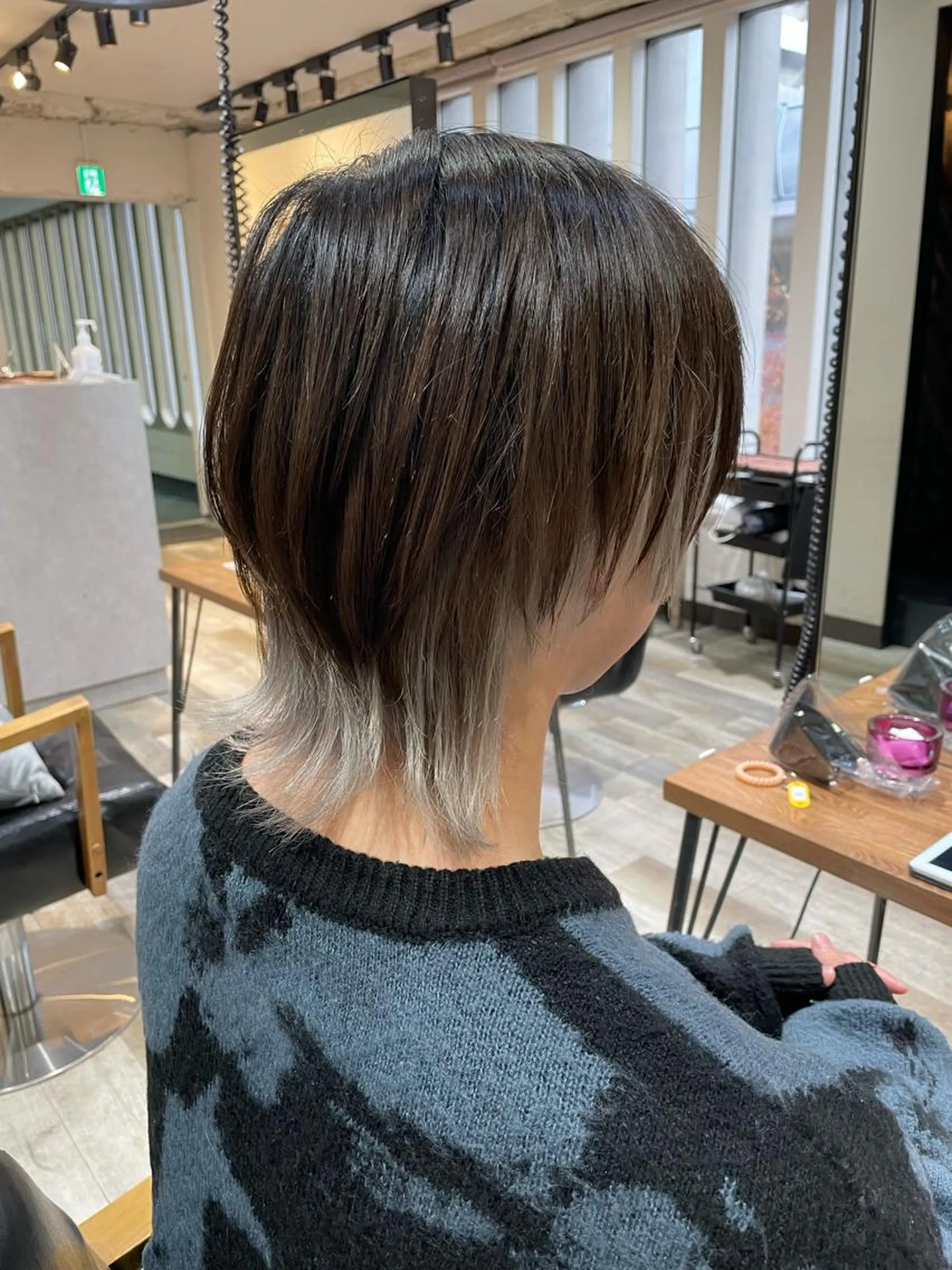 ミディアム カラー メンズ ベージュカラー ホワイトベージュ 艶カラー/インナー /グラデ/大西小百合のヘアスタイル