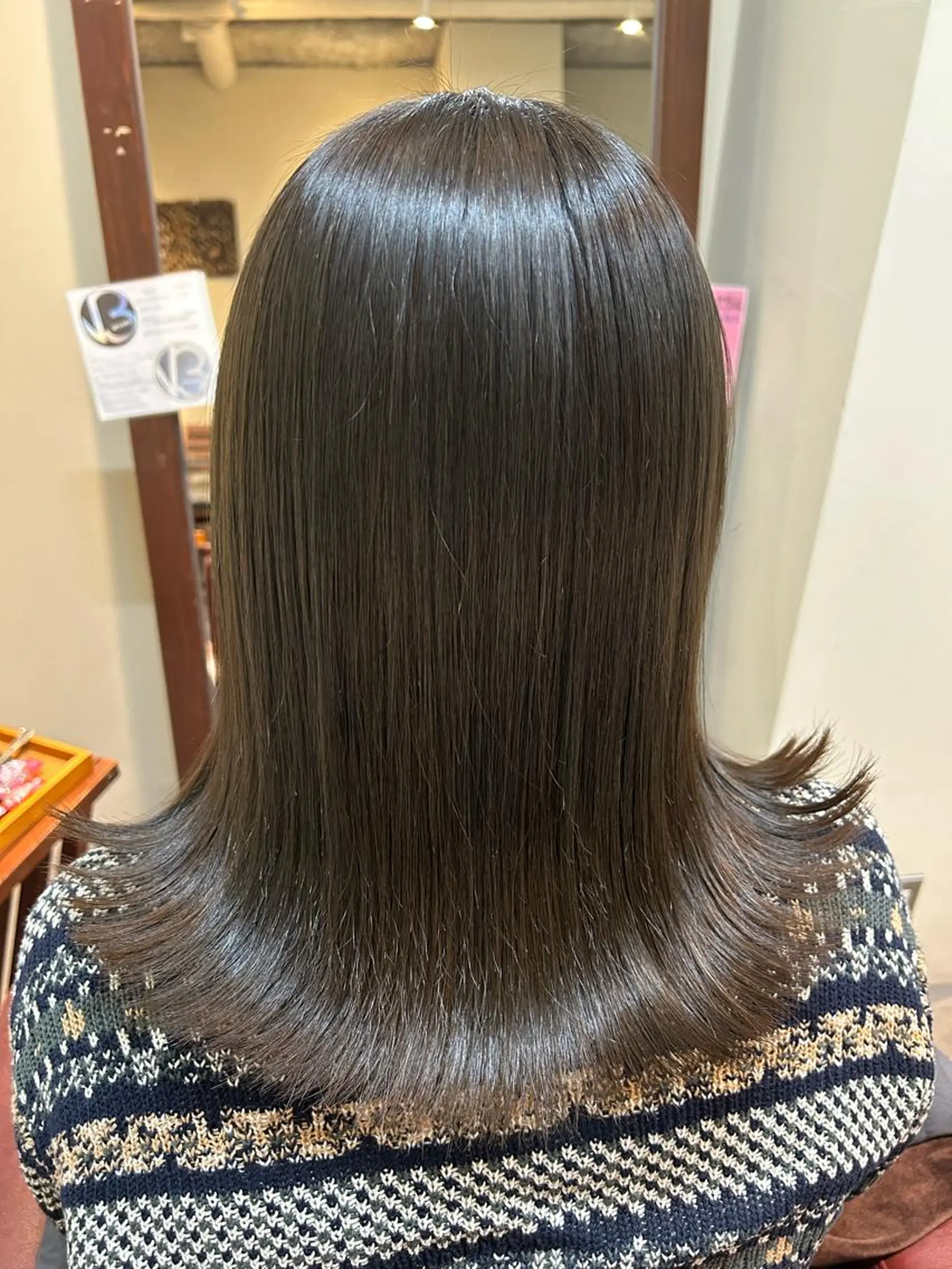 ミディアム 水谷 菜央のヘアスタイル