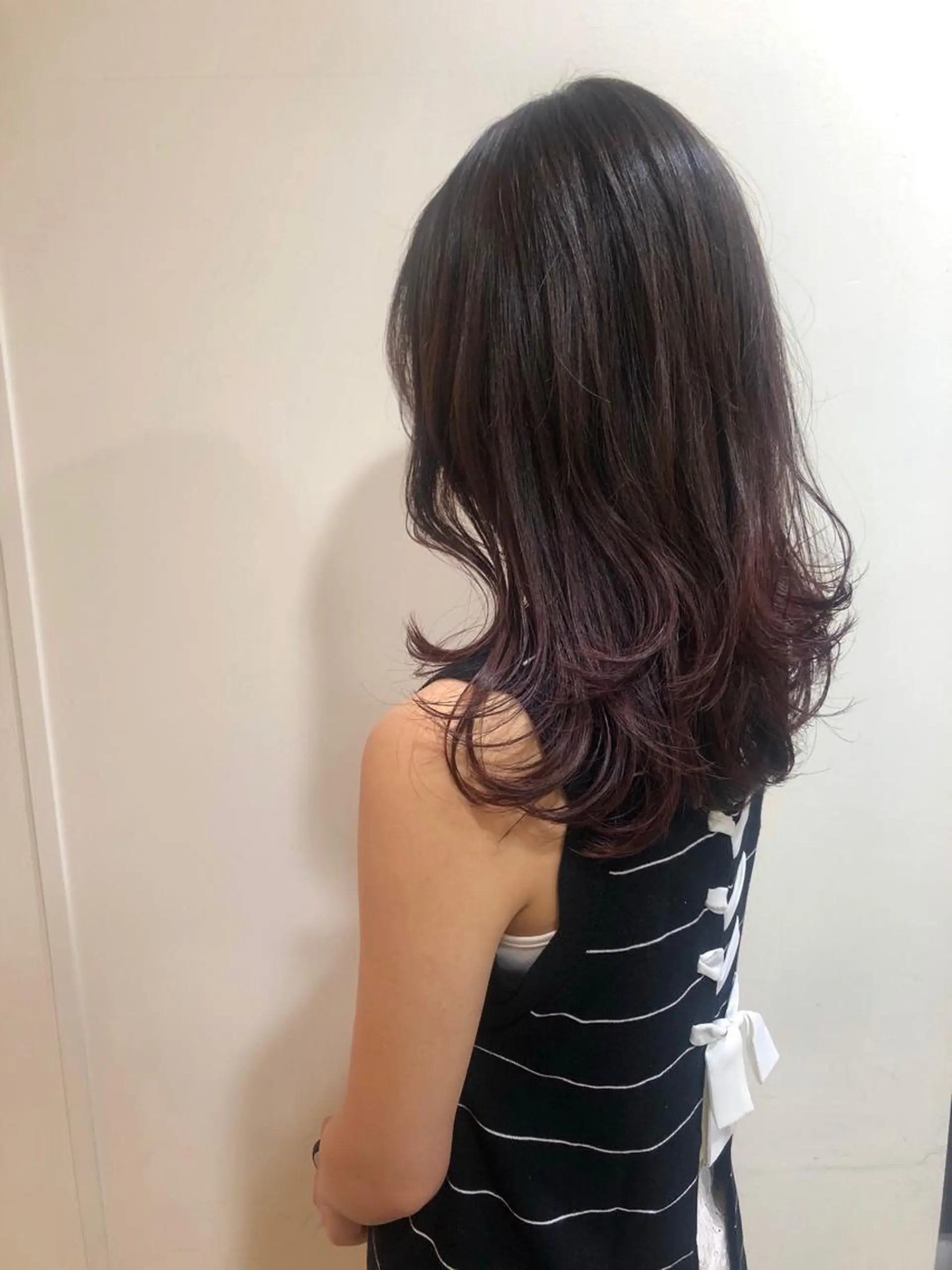 ミディアム カラー カット ヘアカラー トリートメント MIOベージュカラー 柔らかいカラーのヘアスタイル