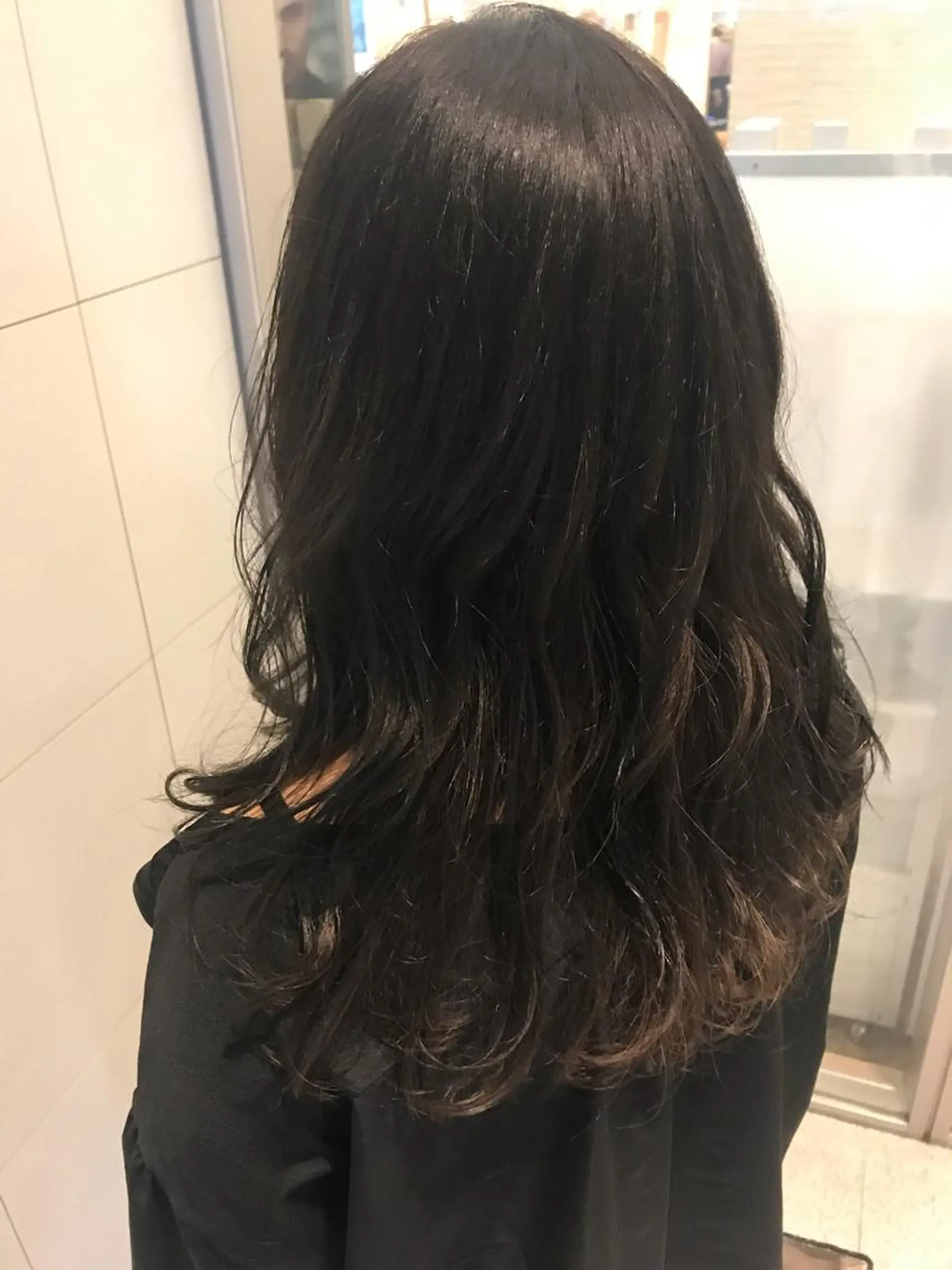 ロング カラー K. SUZUKAのヘアスタイル