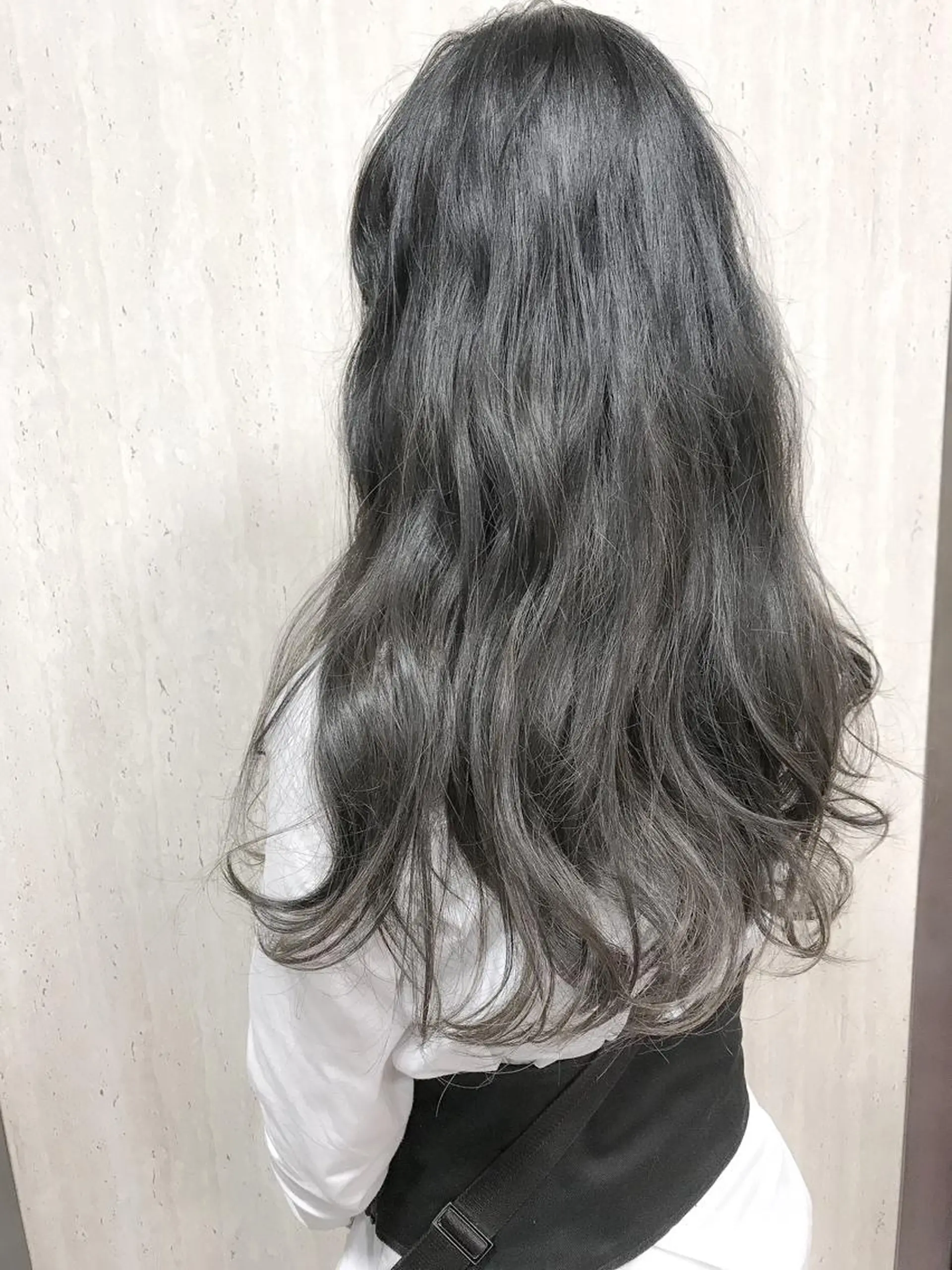 セミロング カラー アッシュ グラデーションカラー ハイライトカラー ハイライト ヘアカラー BOX mico.のヘアスタイル