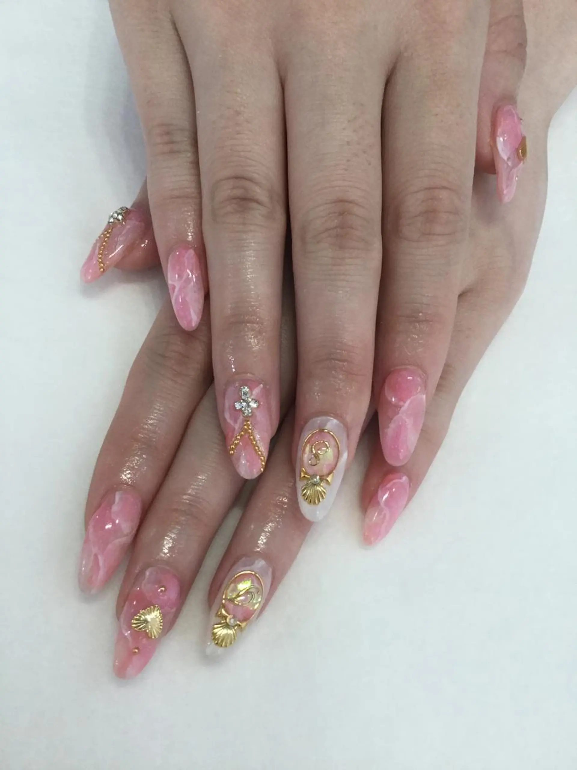 ネイル ハンドネイル 💎🐰 saki. m 🐰💎のネイルデザイン