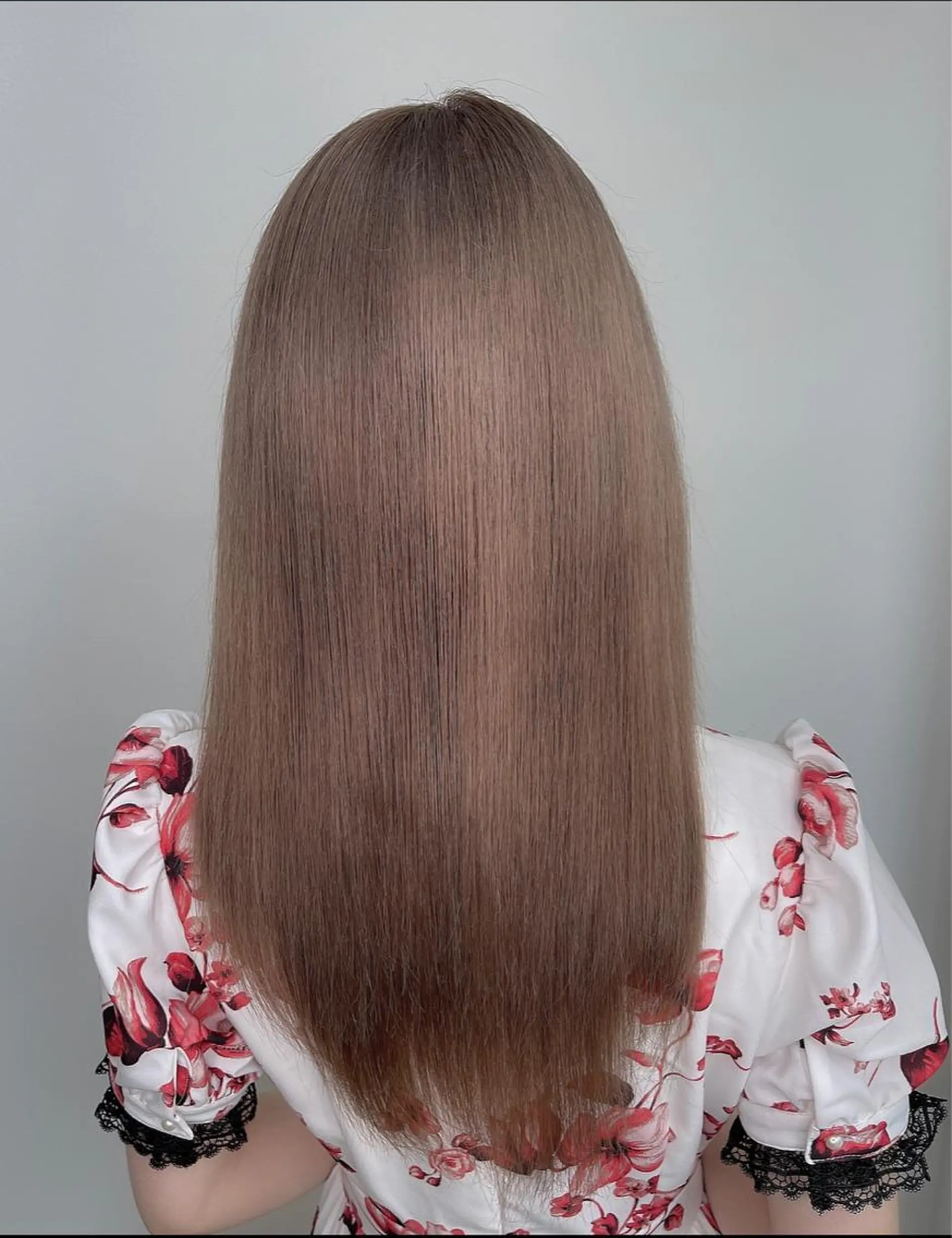 ロング カラー ベージュカラー ブリーチ ミルクティーベージュ Luana 矢場町のヘアスタイル