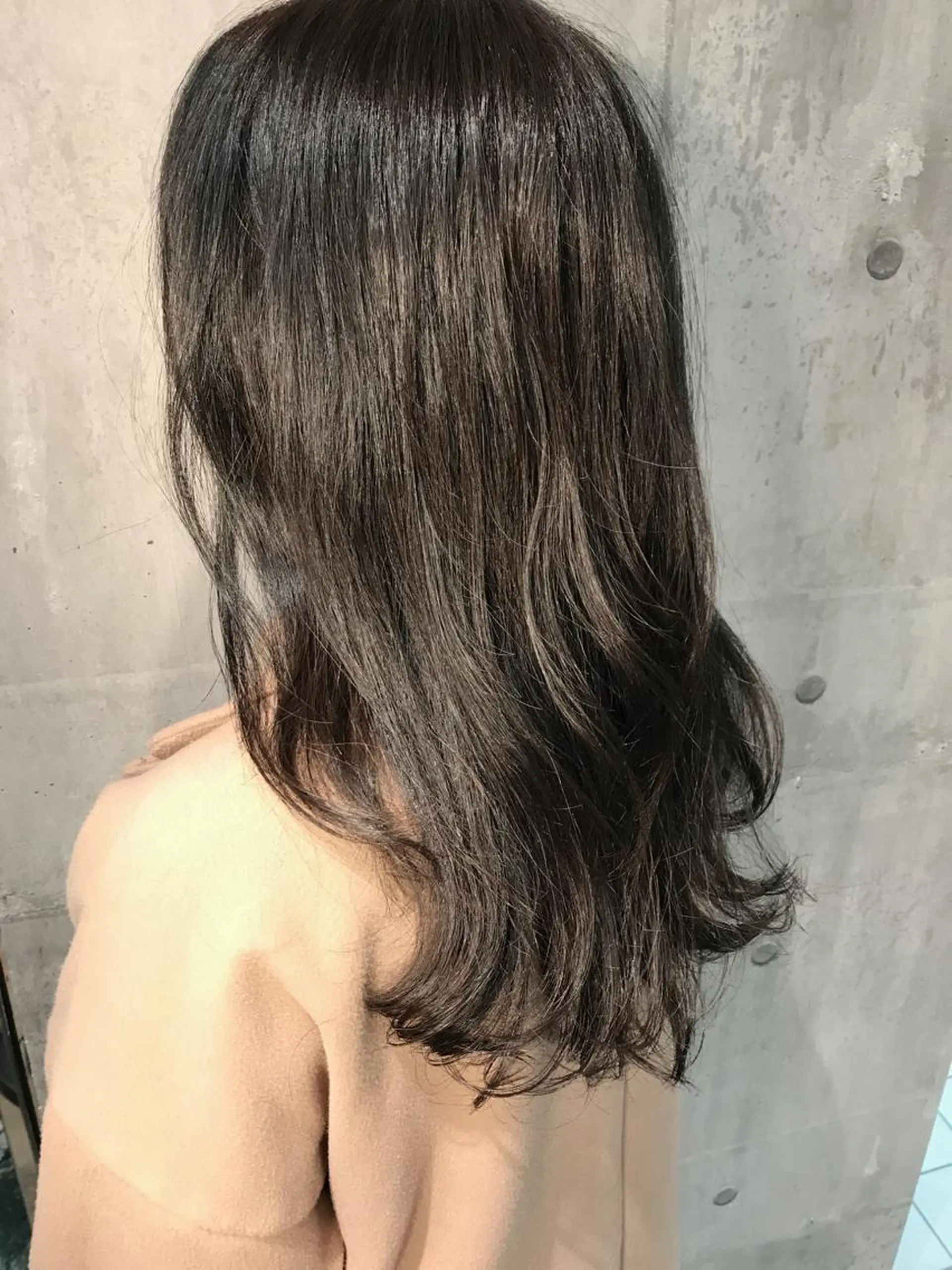 ミディアム カラー 透明感カラー グレージュ シルバー シルバーグレージュ カット ヘアカラー トリートメント 田室 和幸のヘアスタイル