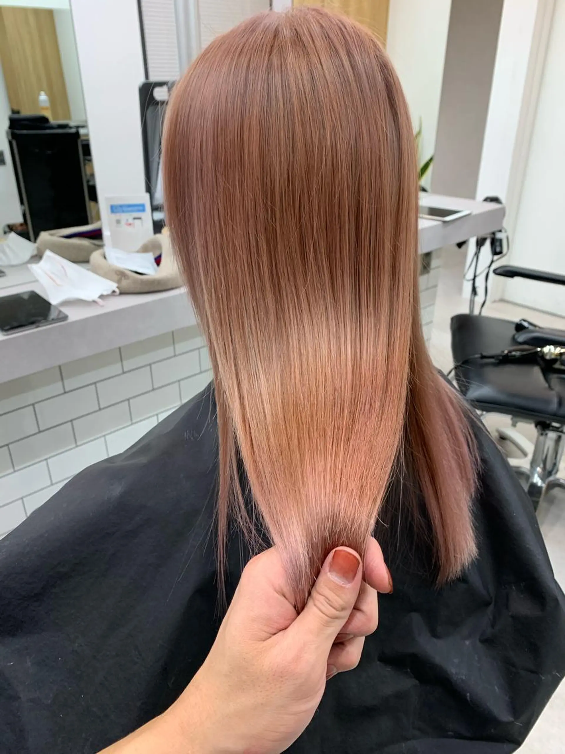 セミロング カラー ベージュカラー ハイトーンカラー ピンクカラー ピンクベージュ 🌸MAYU🌸 ハイトーン➕レイヤーのヘアスタイル