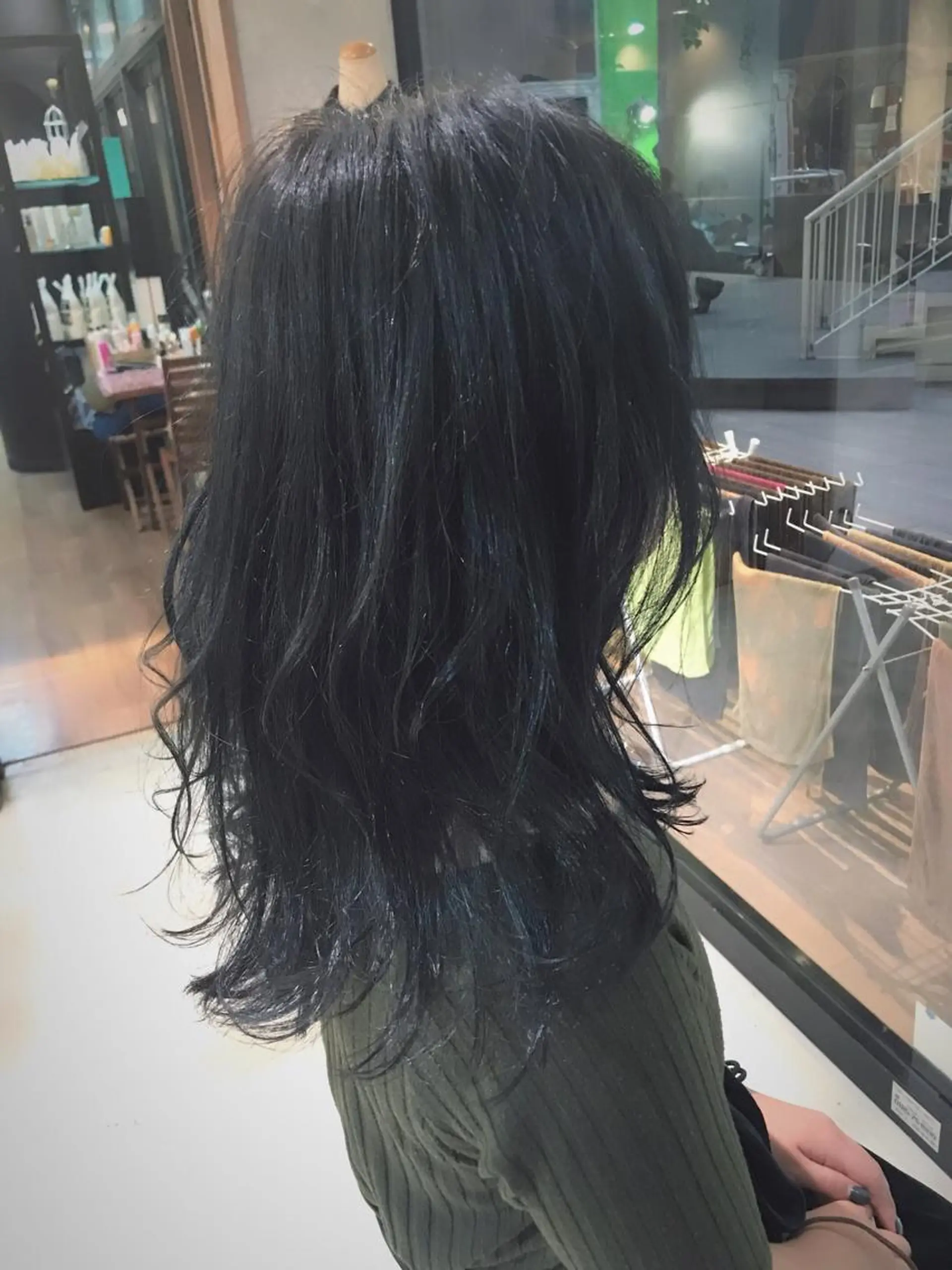 ロング カラー ブルーカラー 松村 崇弘のヘアスタイル