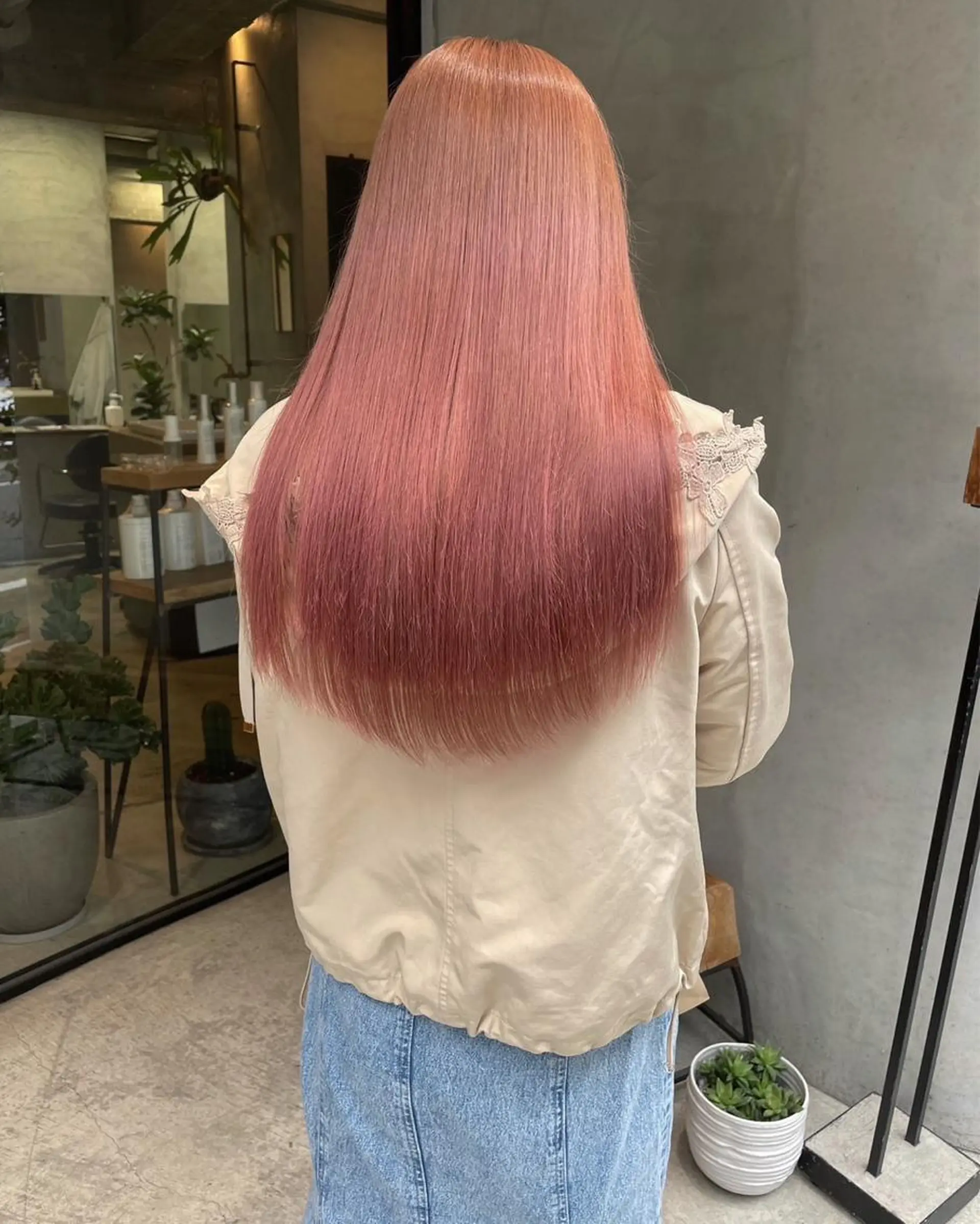 ロング om's poka 伊藤百花のヘアスタイル