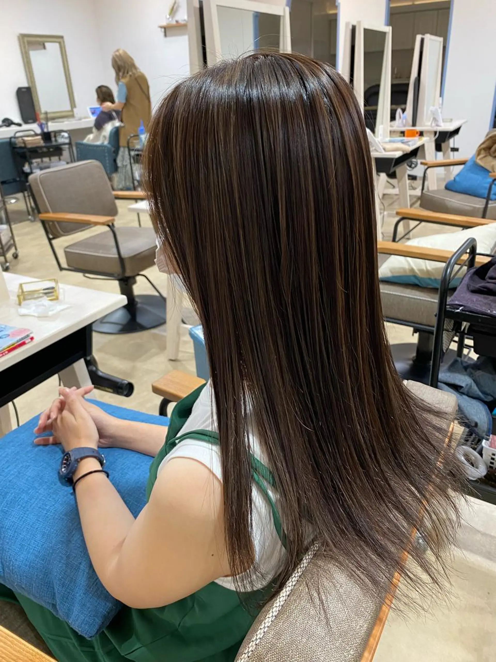 ロング カラー ヘアカラー トリートメント 饒平名 知也のヘアスタイル