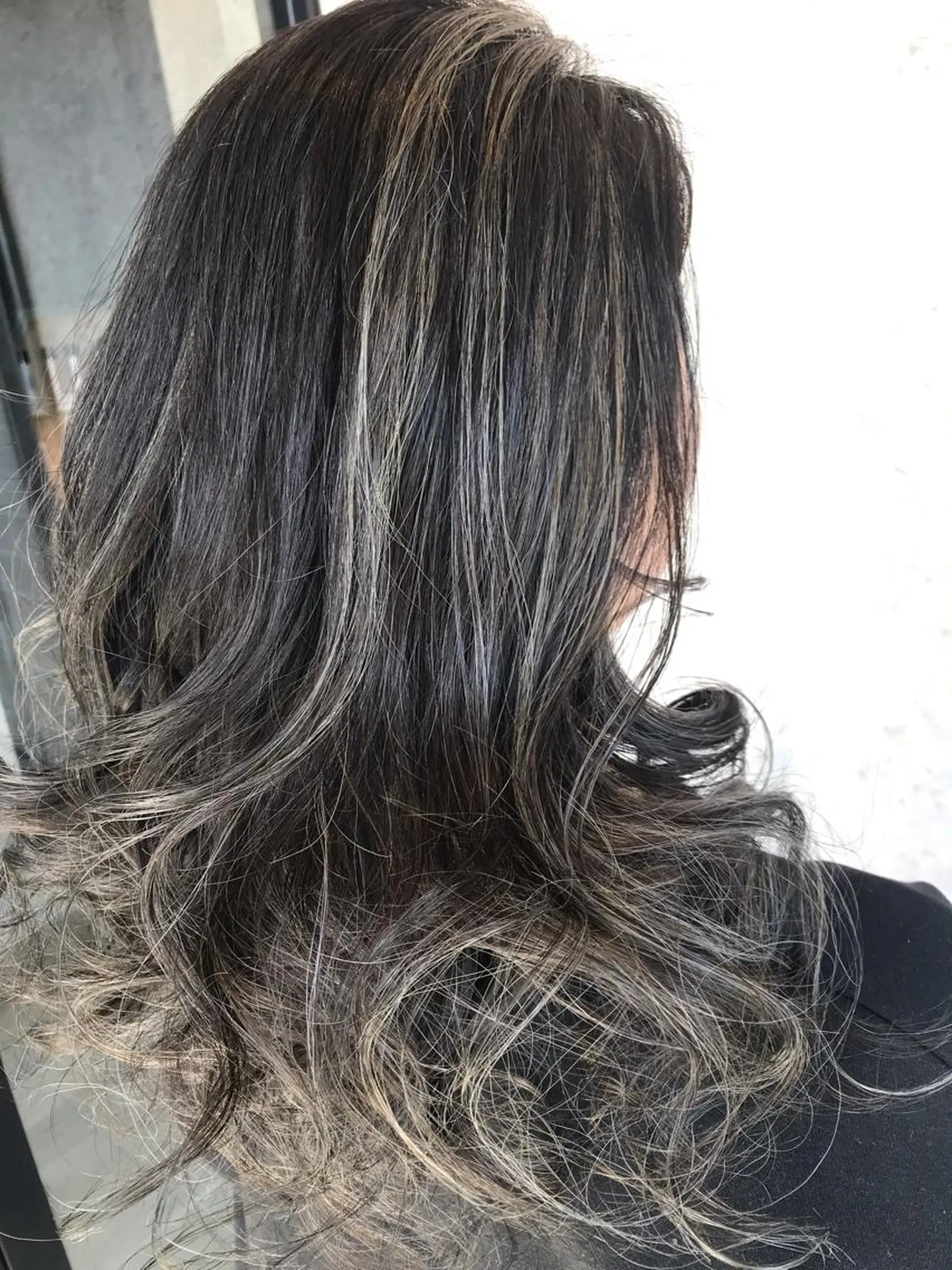 セミロング カラー ヘアアレンジ ハイライトカラー ハイライト カット 縮毛矯正 トリートメント earth尾形美穂 🫧髪質改善縮毛🫧のヘアスタイル