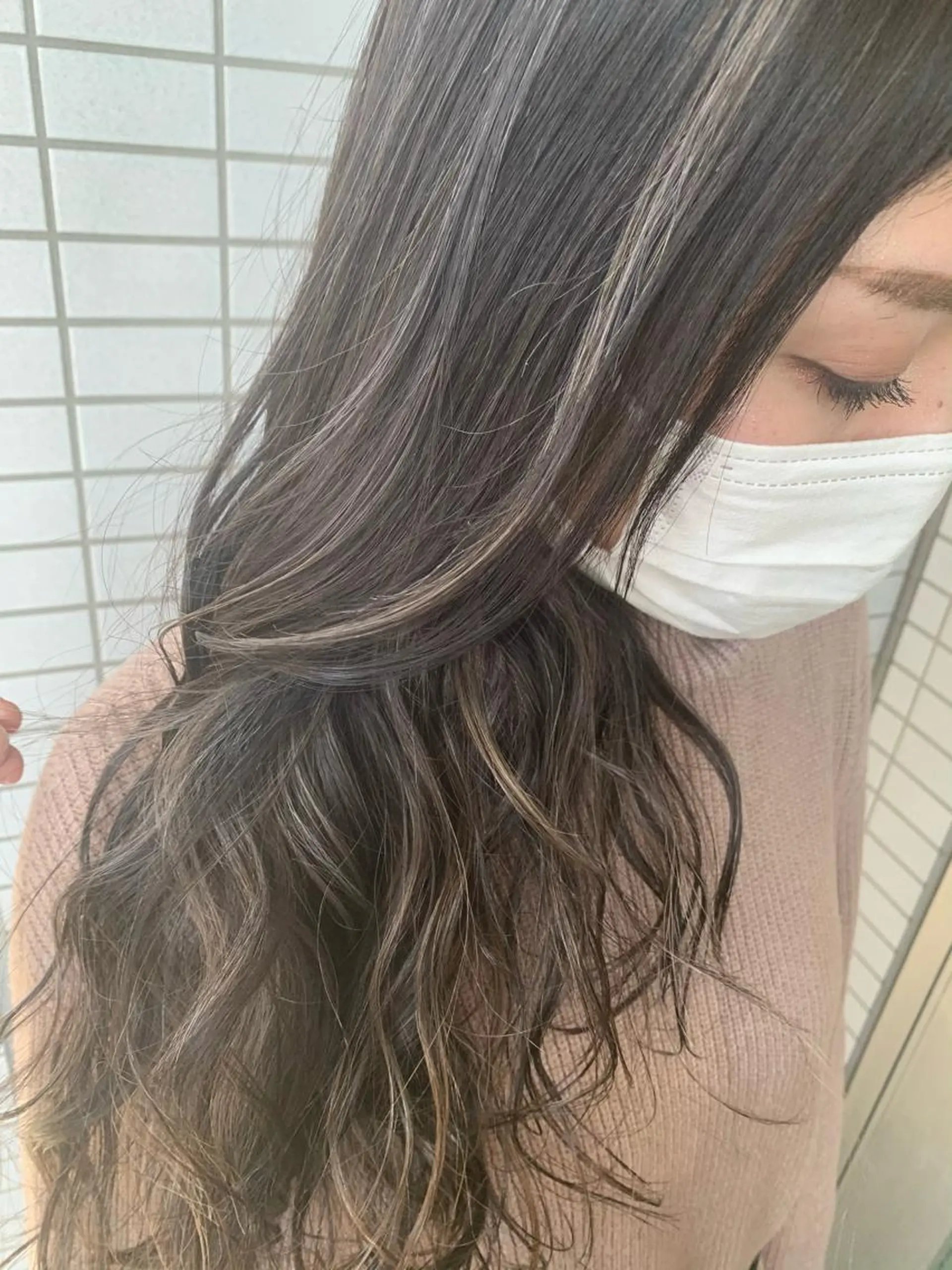 ミディアム カラー ハイライトカラー ハイライト mimiiy梅田 中崎町ハイトーンのヘアスタイル