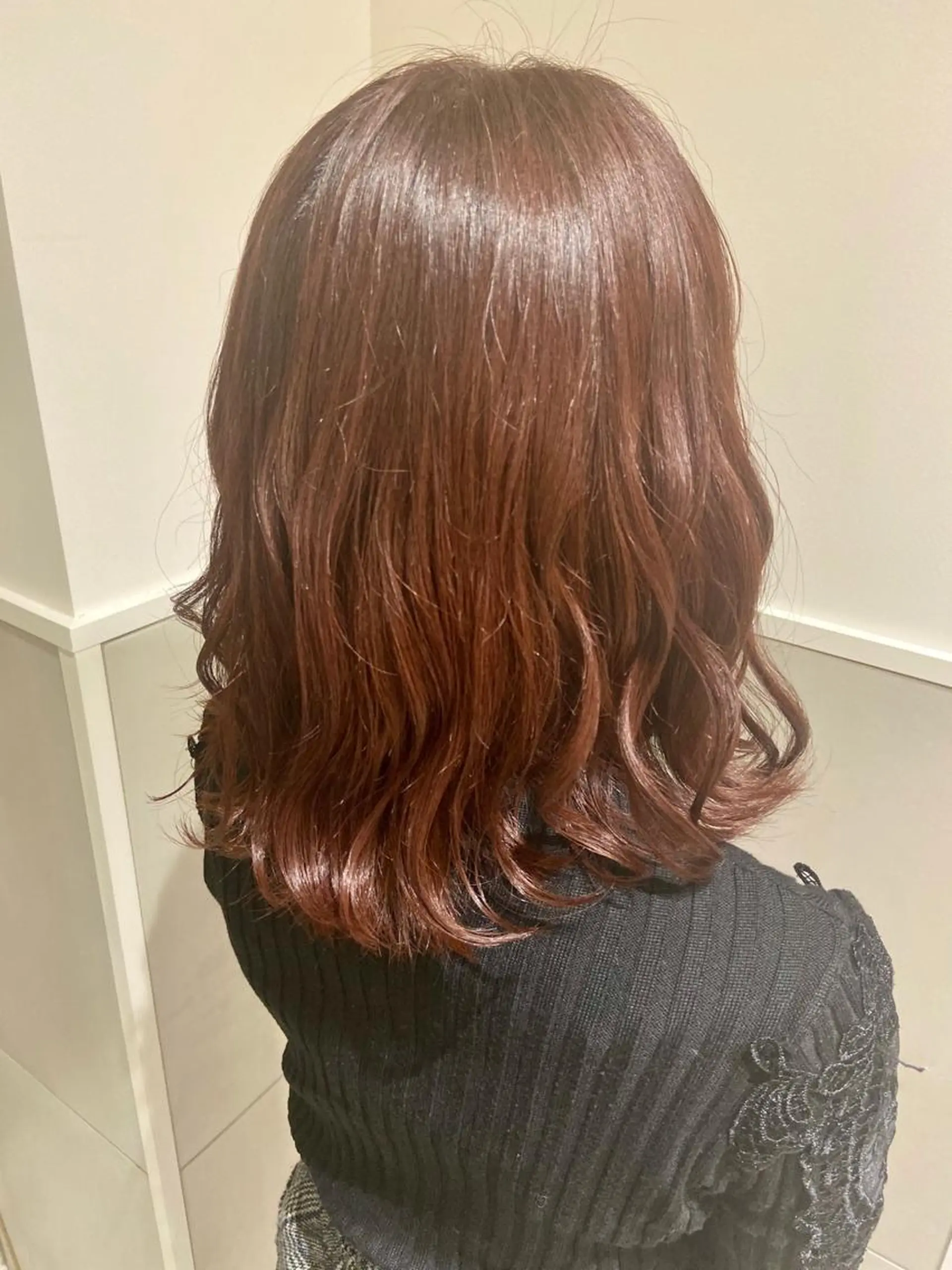 ミディアム カラー ブラウンカラー レッドカラー レッドブラウン ヘアカラー 小栗 麻衣のヘアスタイル