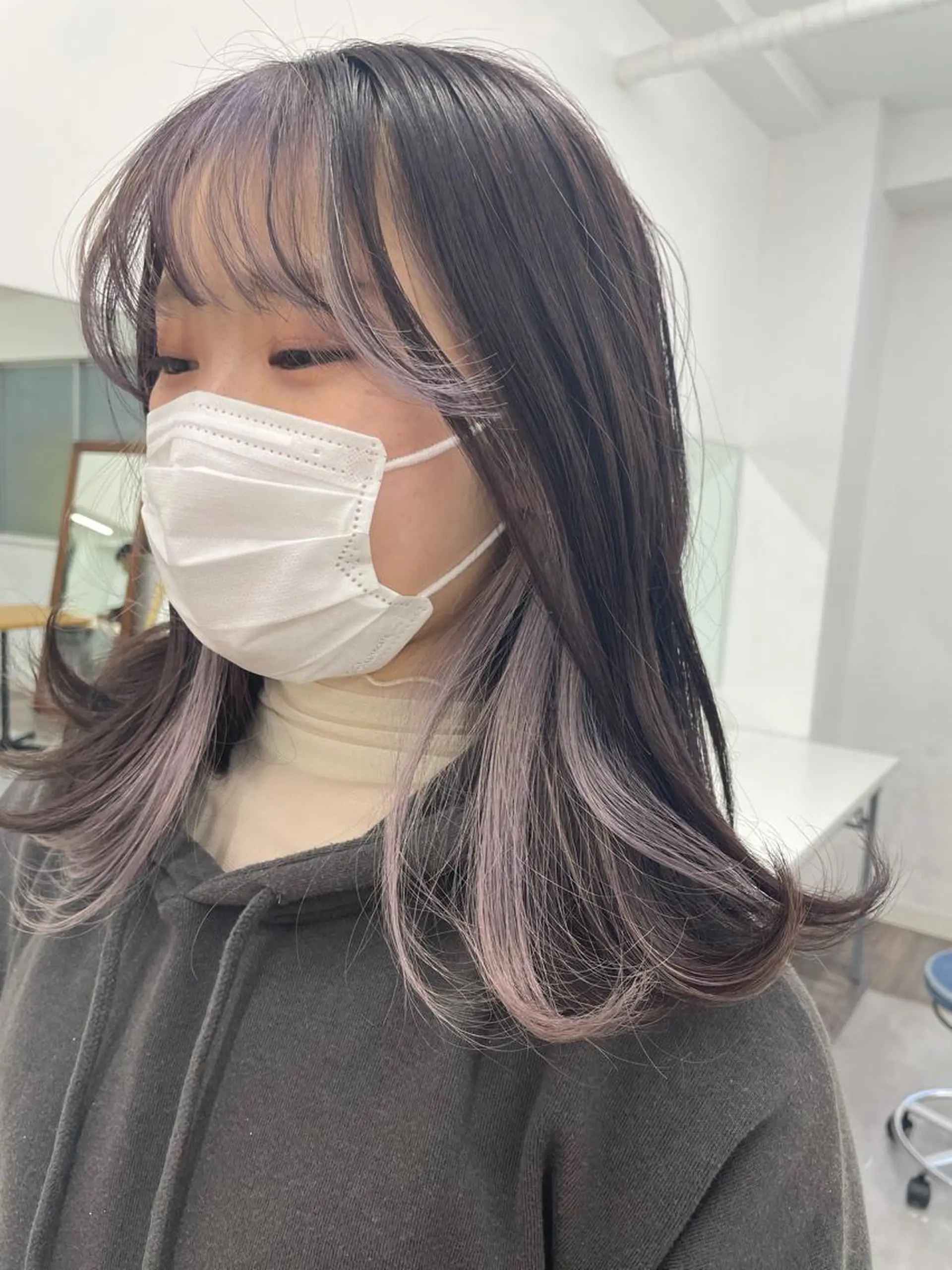 セミロング カラー ヘアアレンジ ブリーチ ブリーチなしカラー パープルカラー ヘアカラー たかいわ みきのヘアスタイル