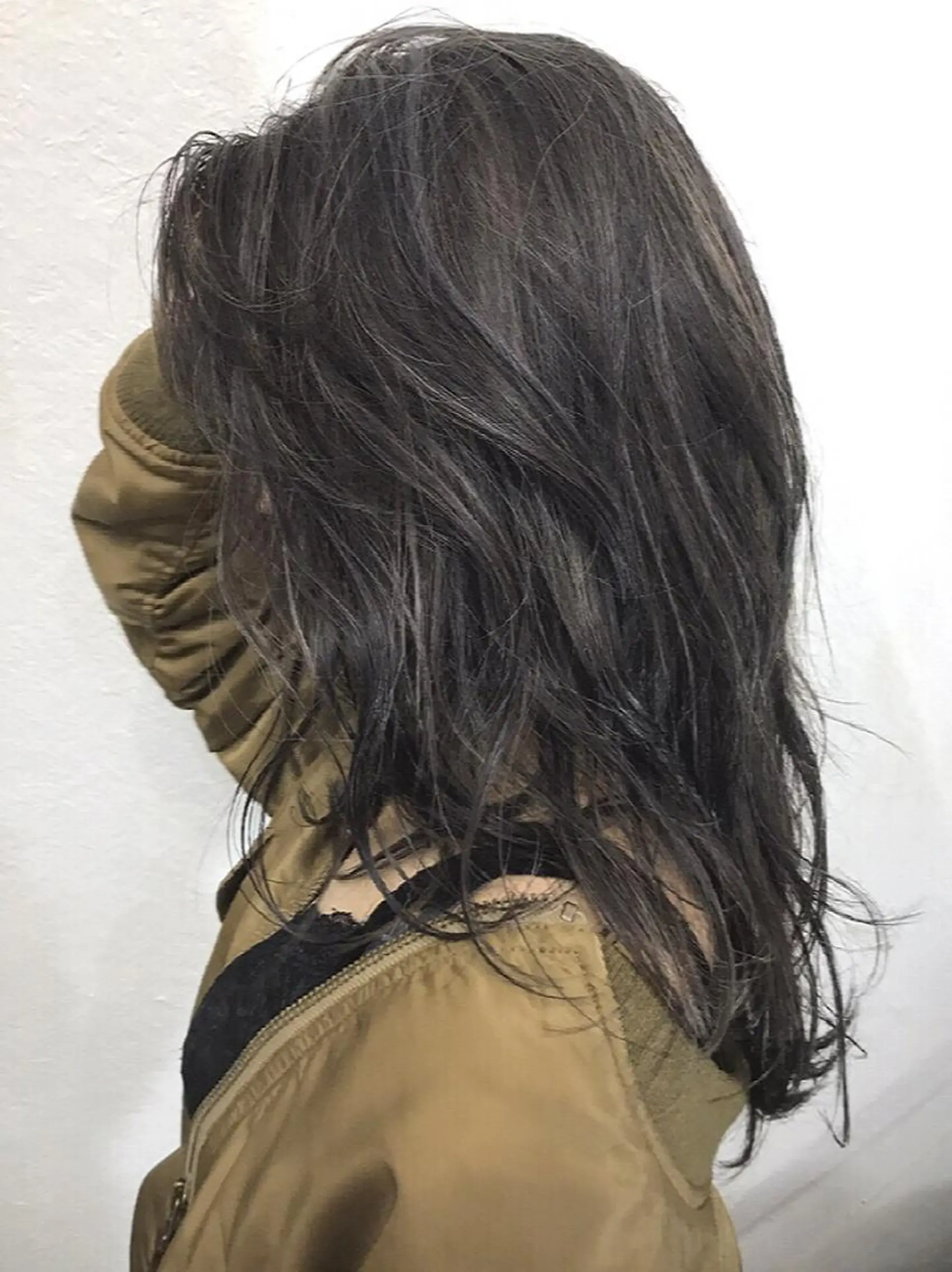 ミディアム カラー ヘアアレンジ グレージュ ハイライトカラー ハイライト 白髪ぼかしハイライト バレイヤージュヤマトのヘアスタイル