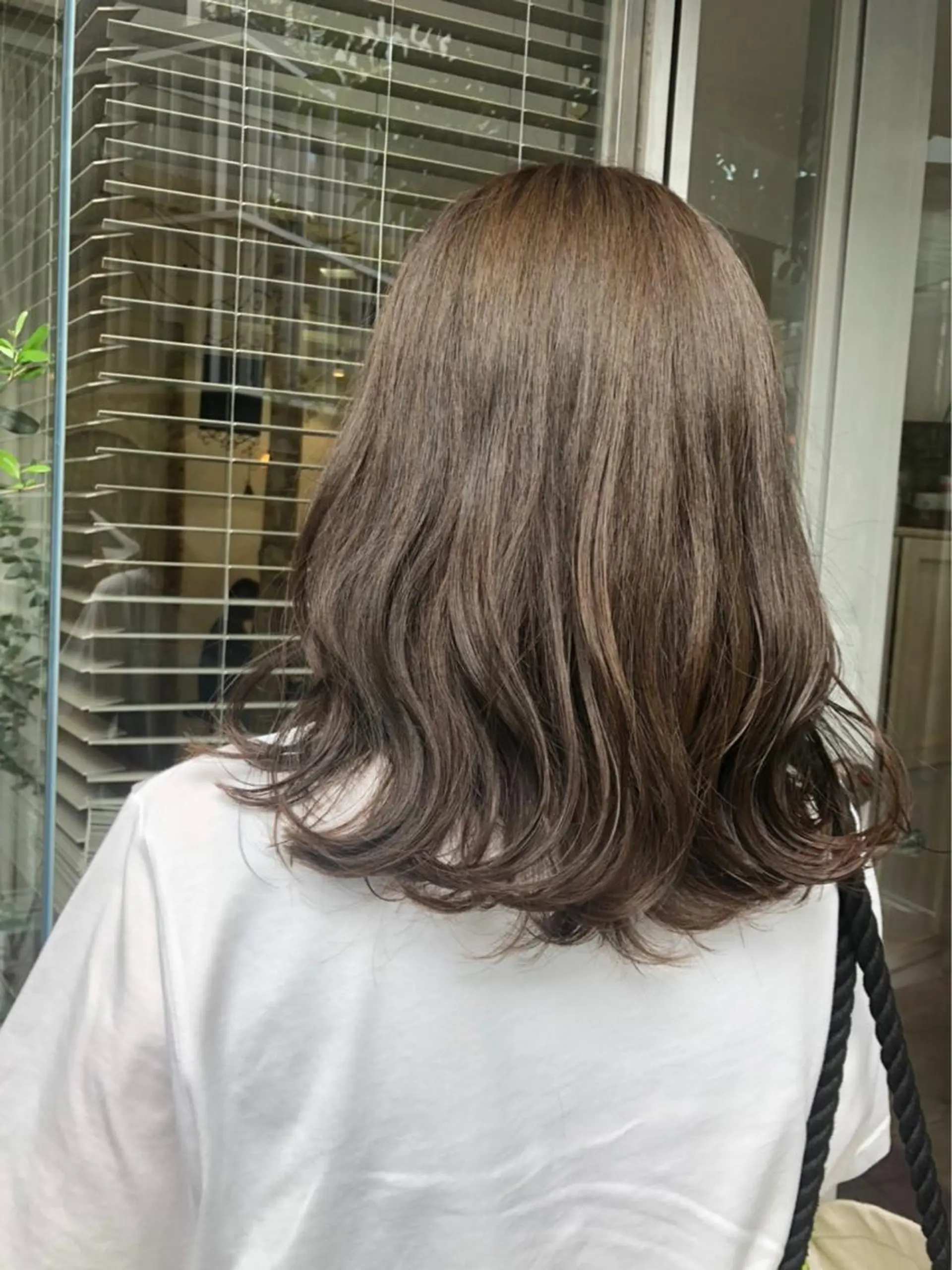 ミディアム カラー fio マナミのヘアスタイル