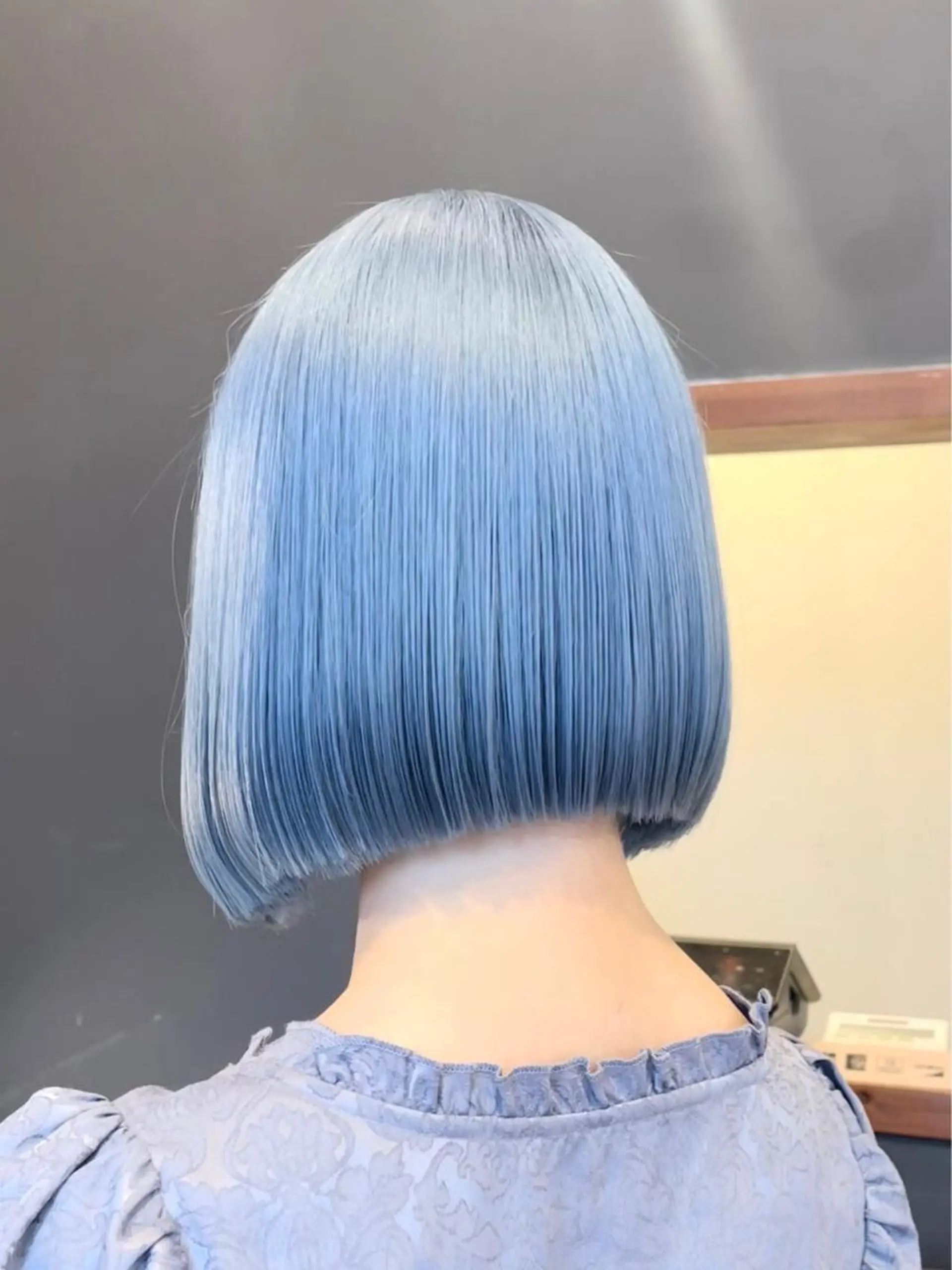 ショート カラー ブリーチ ヘアカラー トリートメント 市川 澪のヘアスタイル