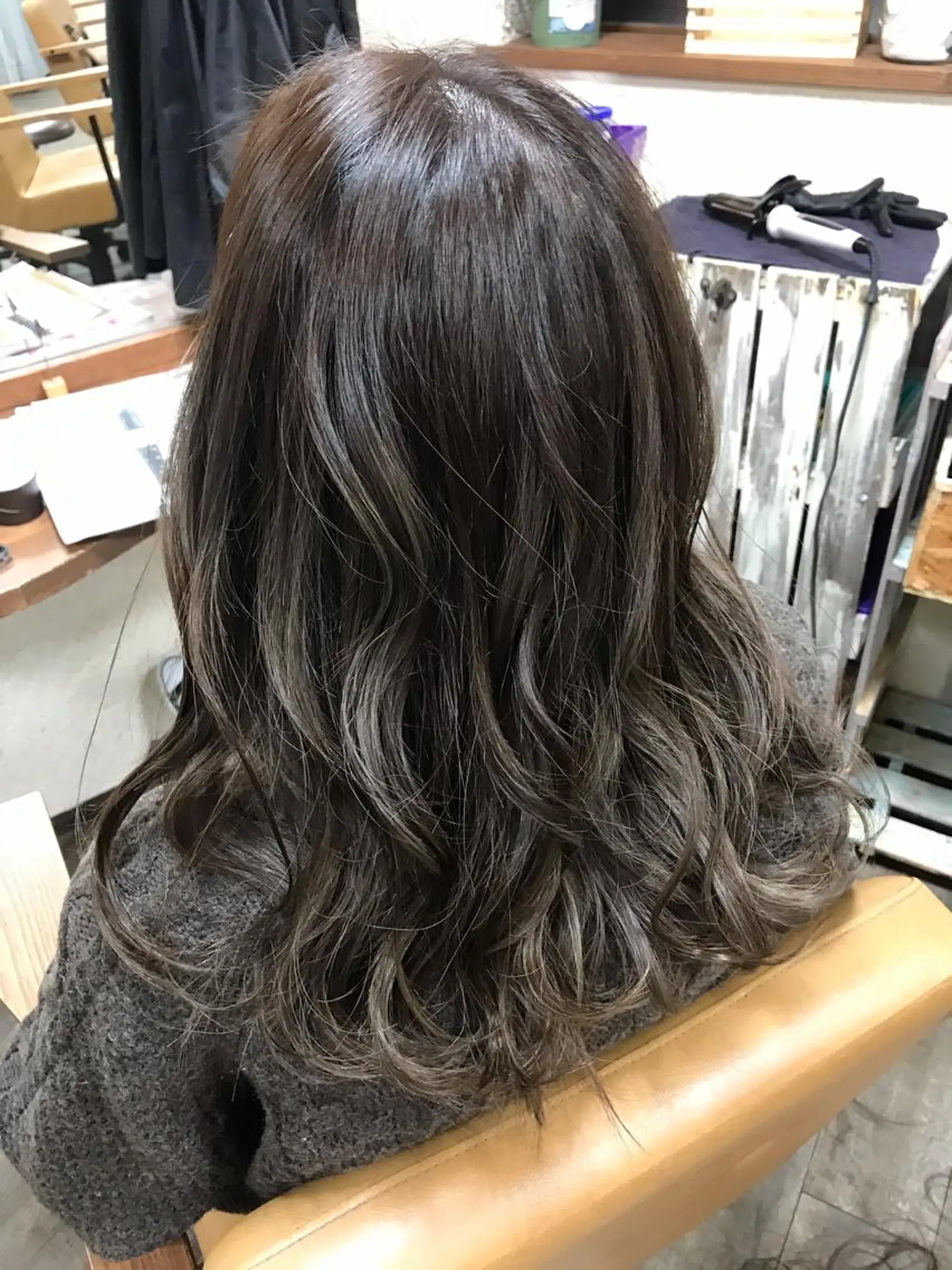カラー グレージュ ハイライトカラー ヘアカラー 磧本 祐里恵のヘアスタイル